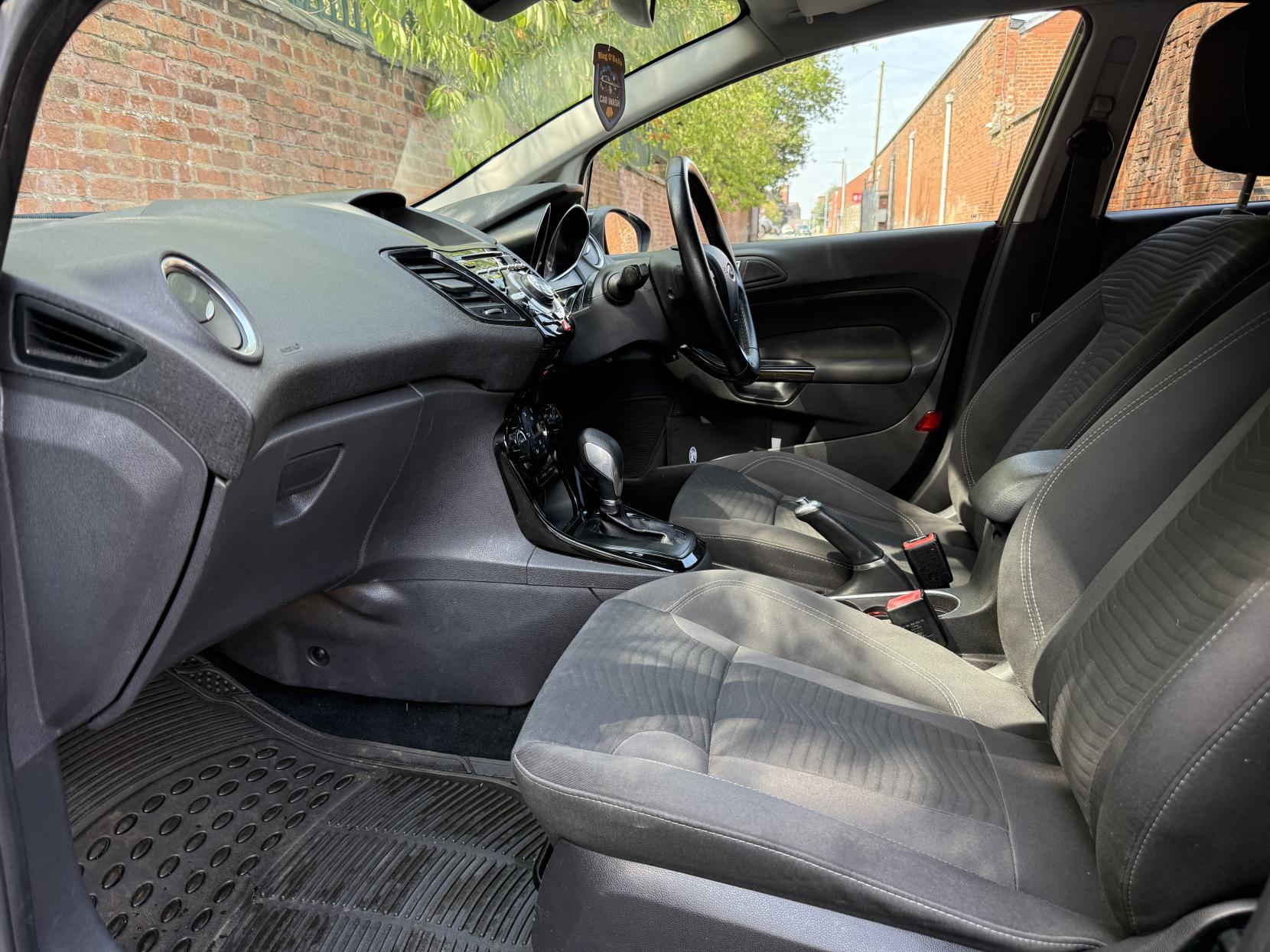 Ford Fiesta 1.0T EcoBoost Titanium Hatchback 5dr Petrol Powershift Euro 6 (100 ps)