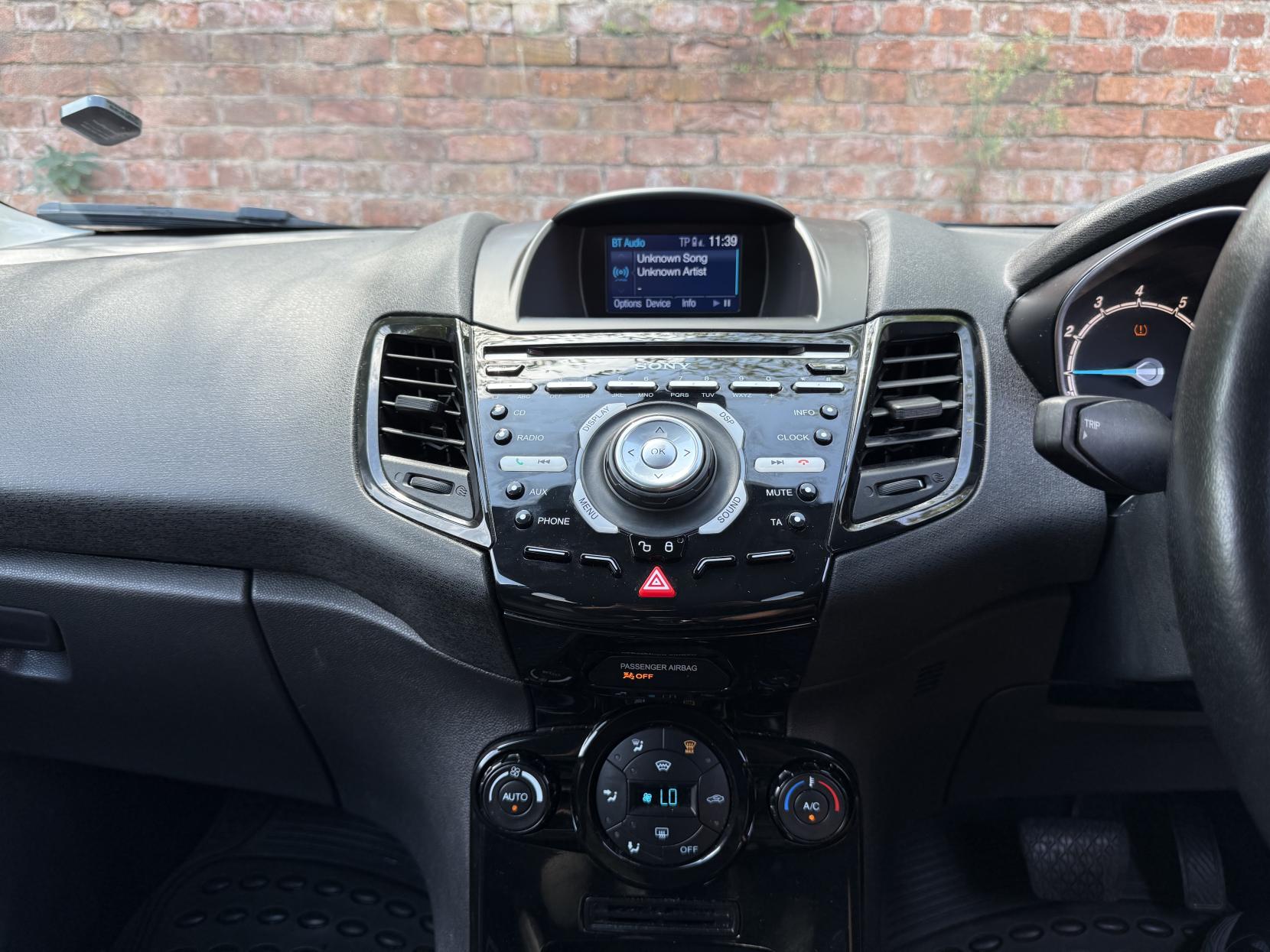 Ford Fiesta 1.0T EcoBoost Titanium Hatchback 5dr Petrol Powershift Euro 6 (100 ps)