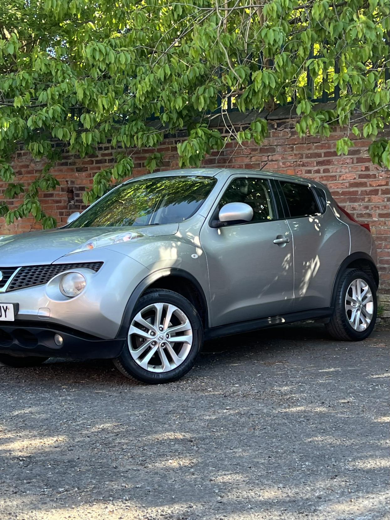 Nissan Juke 1.6 Tekna SUV 5dr Petrol CVT Euro 5 (117 ps)