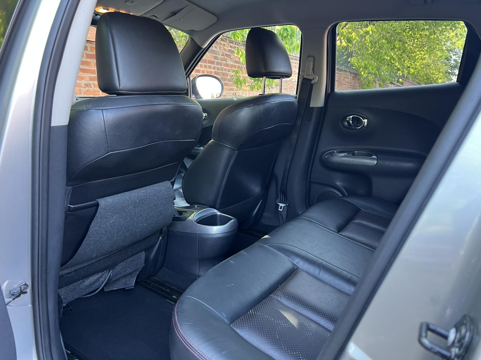Nissan Juke 1.6 Tekna SUV 5dr Petrol CVT Euro 5 (117 ps)