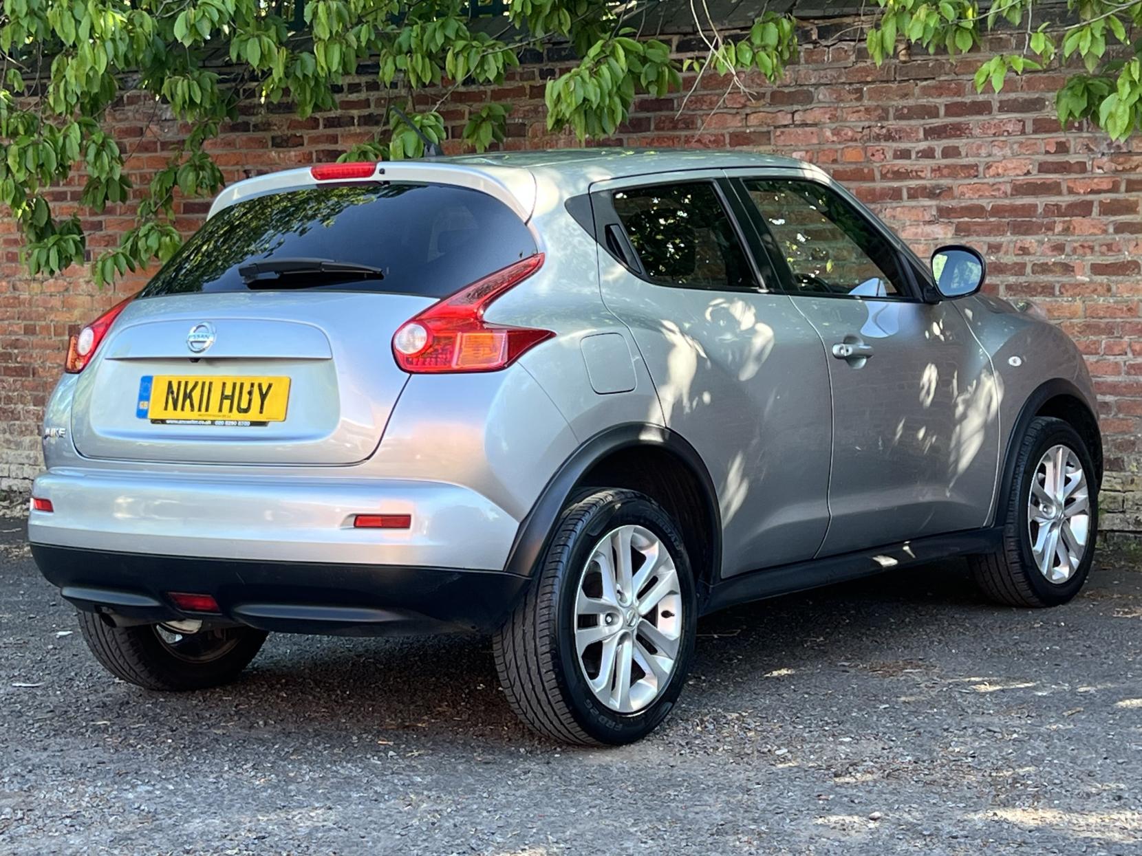 Nissan Juke 1.6 Tekna SUV 5dr Petrol CVT Euro 5 (117 ps)