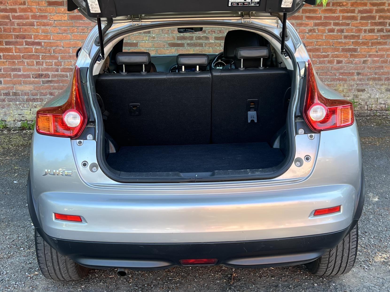 Nissan Juke 1.6 Tekna SUV 5dr Petrol CVT Euro 5 (117 ps)