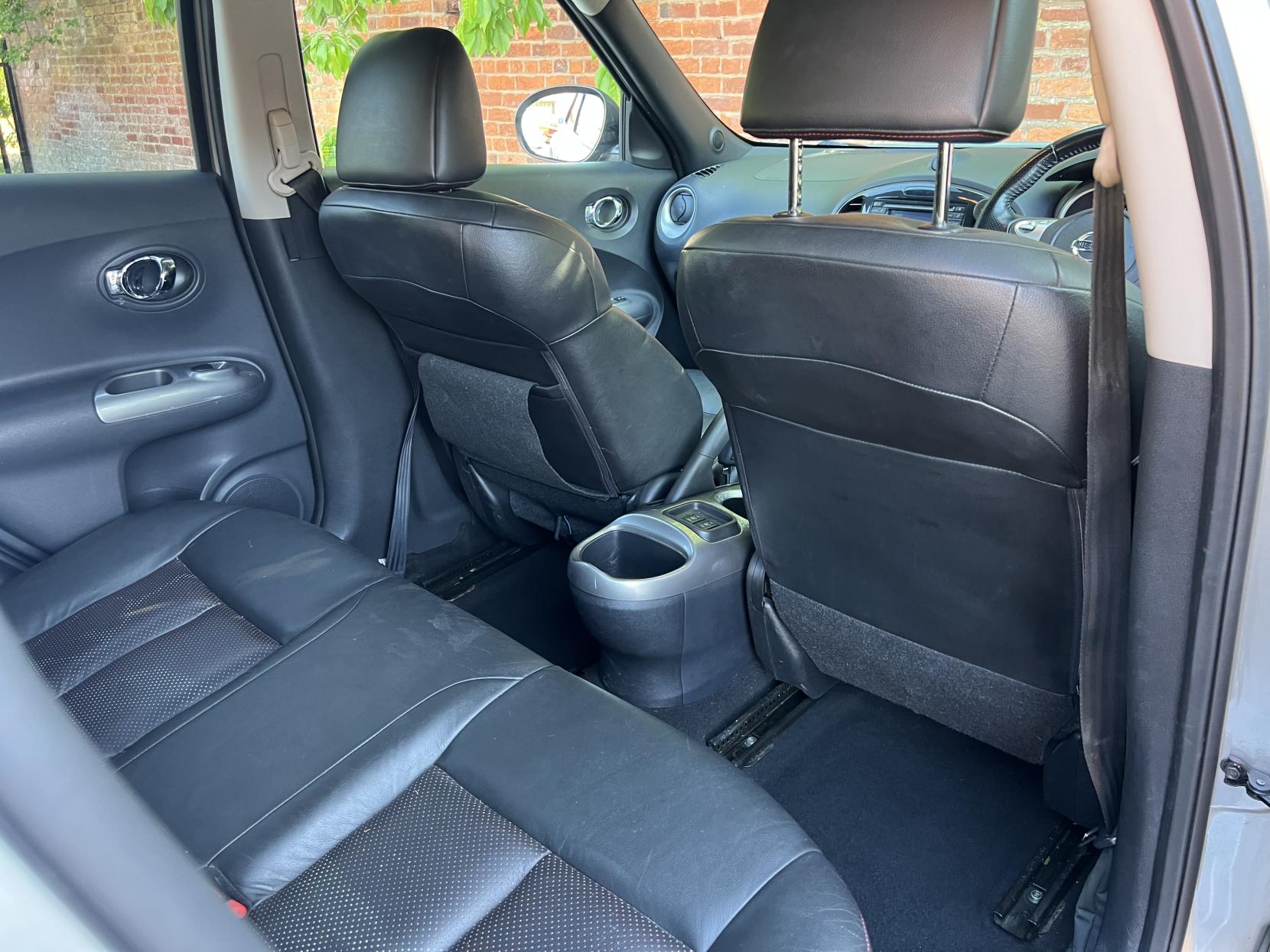 Nissan Juke 1.6 Tekna SUV 5dr Petrol CVT Euro 5 (117 ps)