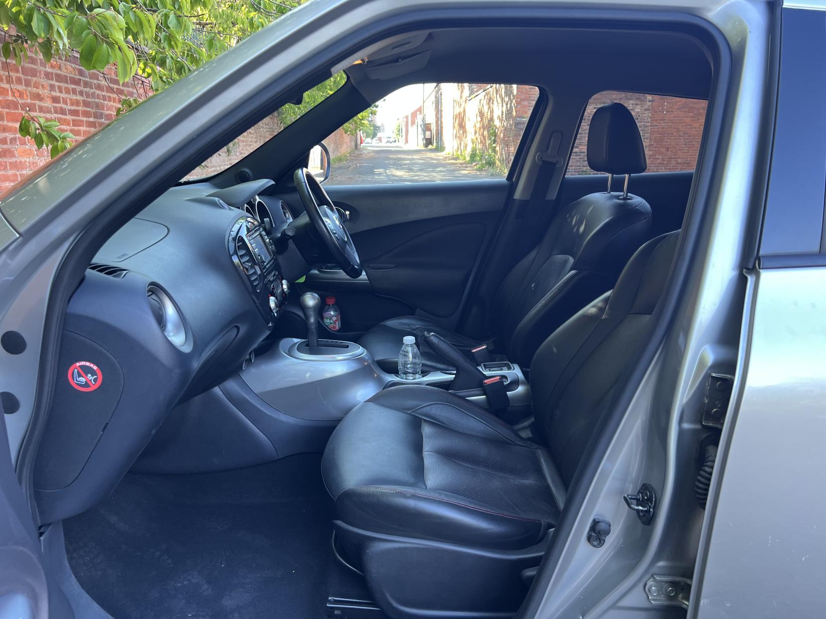 Nissan Juke 1.6 Tekna SUV 5dr Petrol CVT Euro 5 (117 ps)
