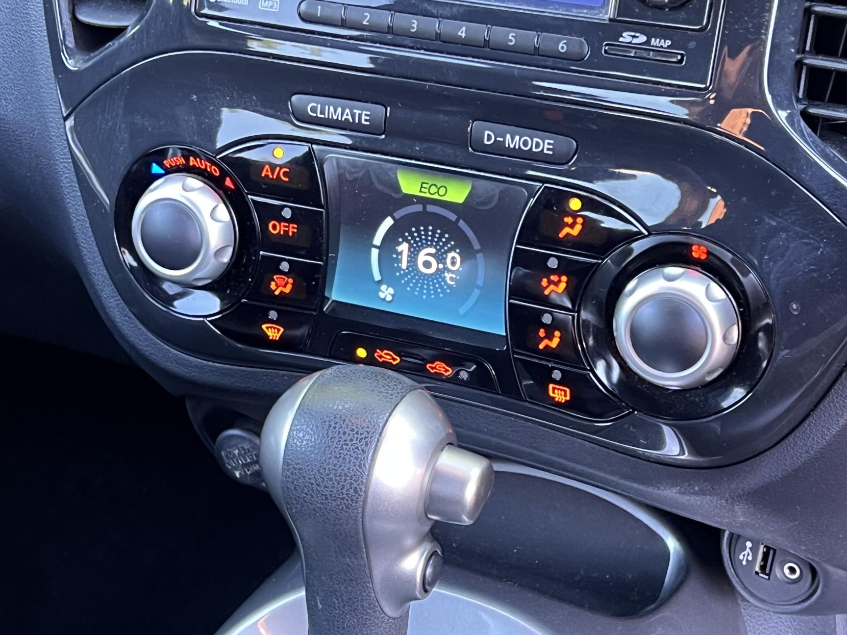 Nissan Juke 1.6 Tekna SUV 5dr Petrol CVT Euro 5 (117 ps)