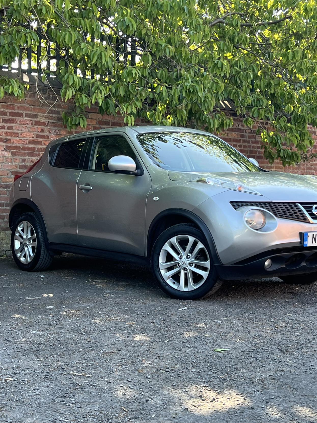 Nissan Juke 1.6 Tekna SUV 5dr Petrol CVT Euro 5 (117 ps)