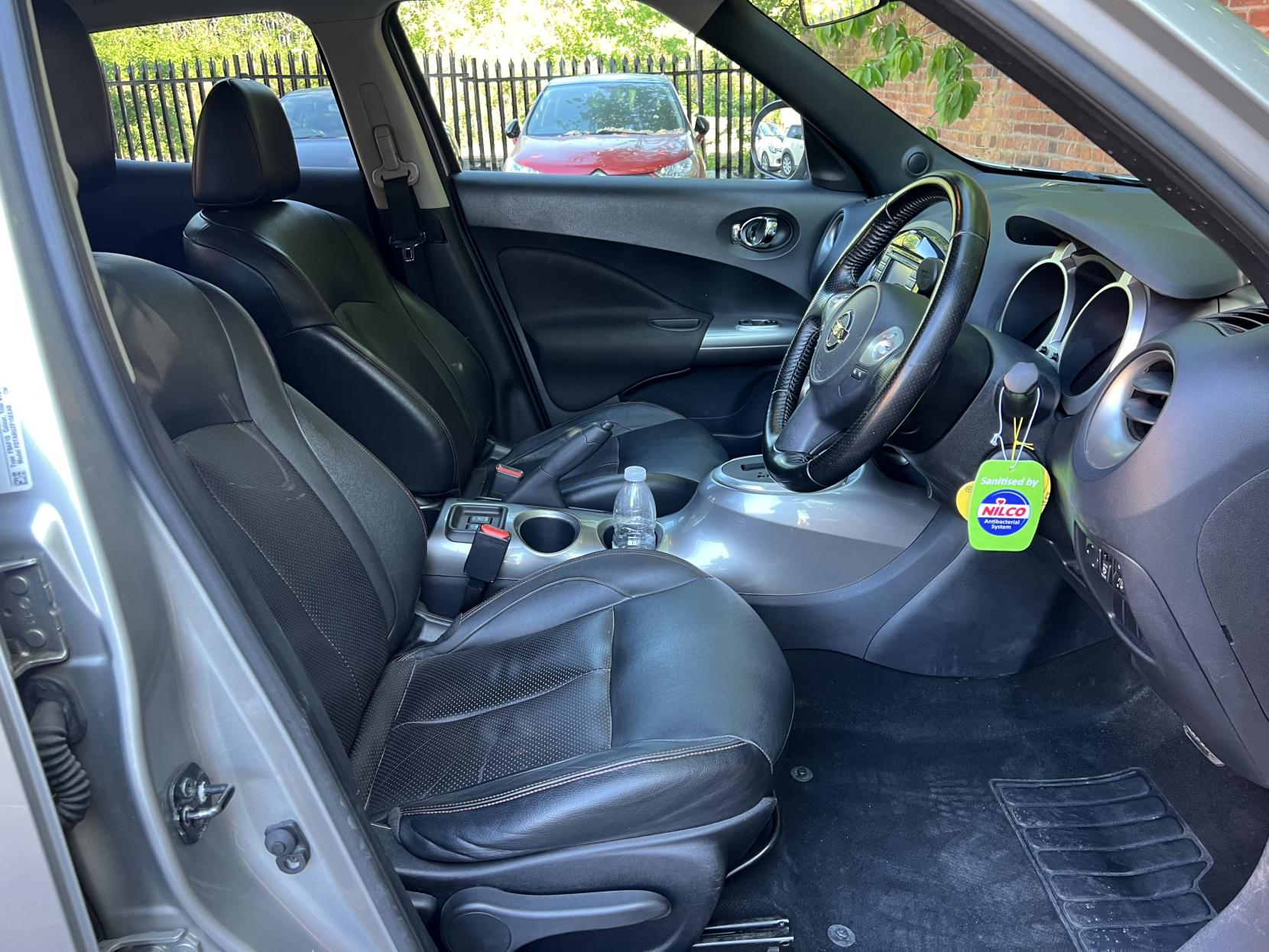 Nissan Juke 1.6 Tekna SUV 5dr Petrol CVT Euro 5 (117 ps)