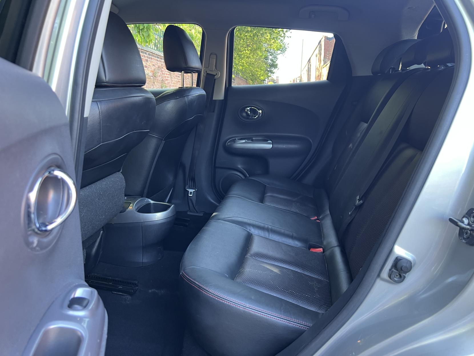 Nissan Juke 1.6 Tekna SUV 5dr Petrol CVT Euro 5 (117 ps)
