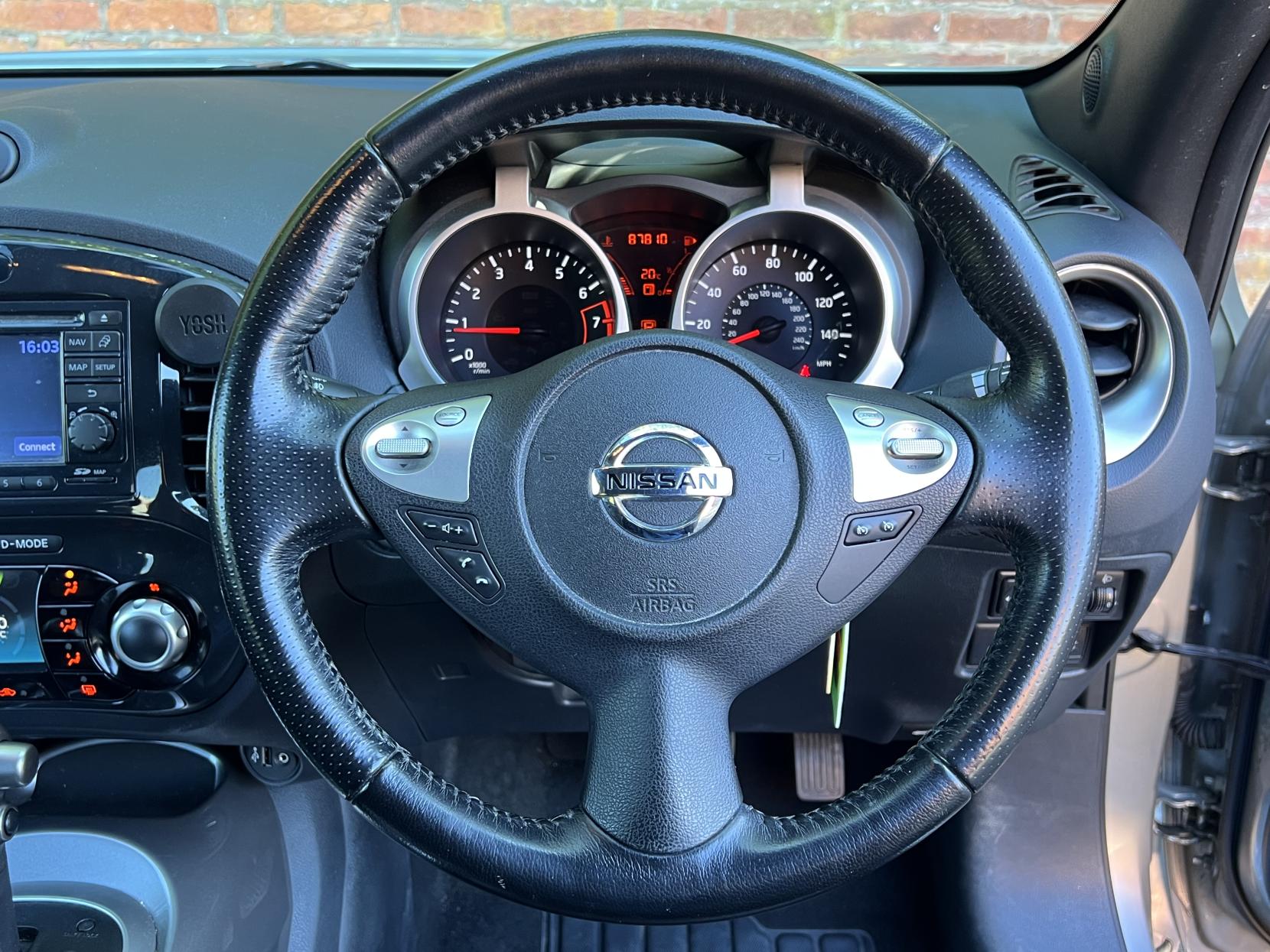 Nissan Juke 1.6 Tekna SUV 5dr Petrol CVT Euro 5 (117 ps)