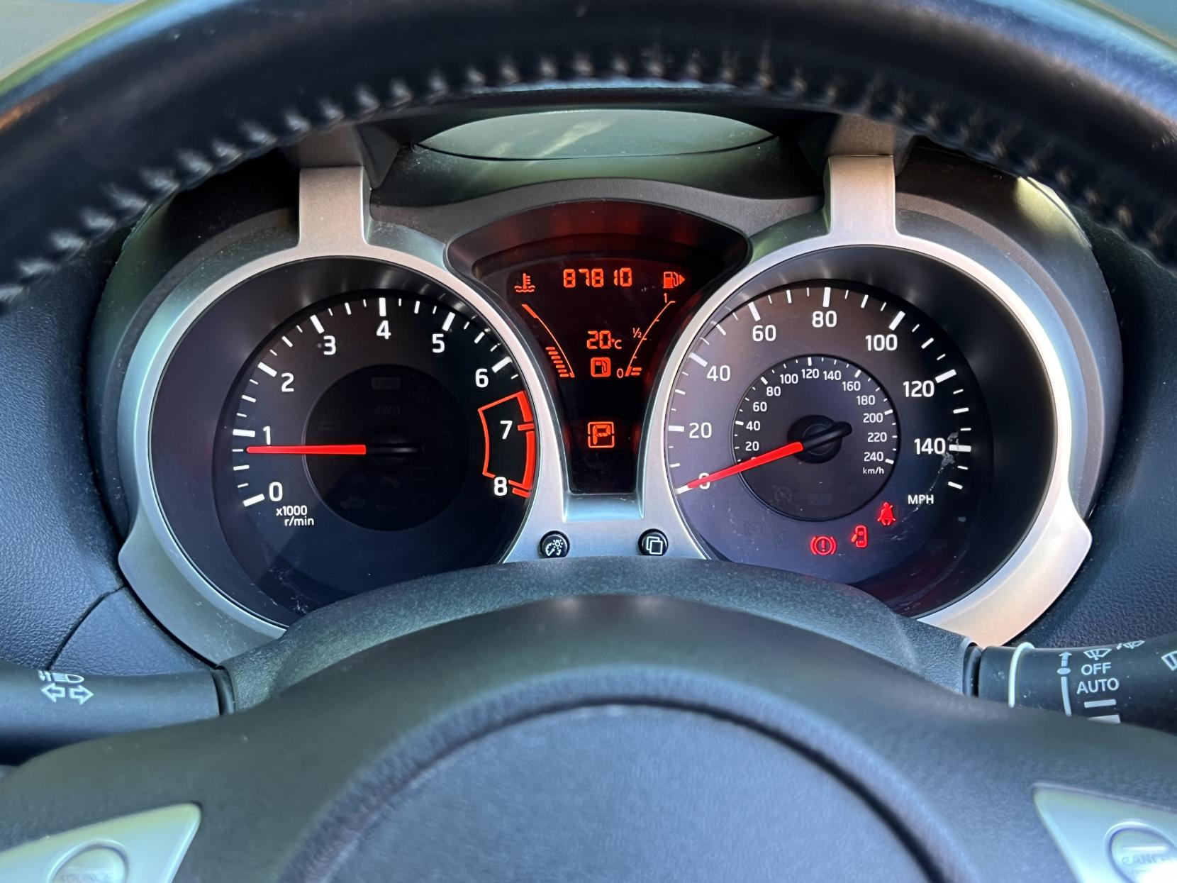 Nissan Juke 1.6 Tekna SUV 5dr Petrol CVT Euro 5 (117 ps)