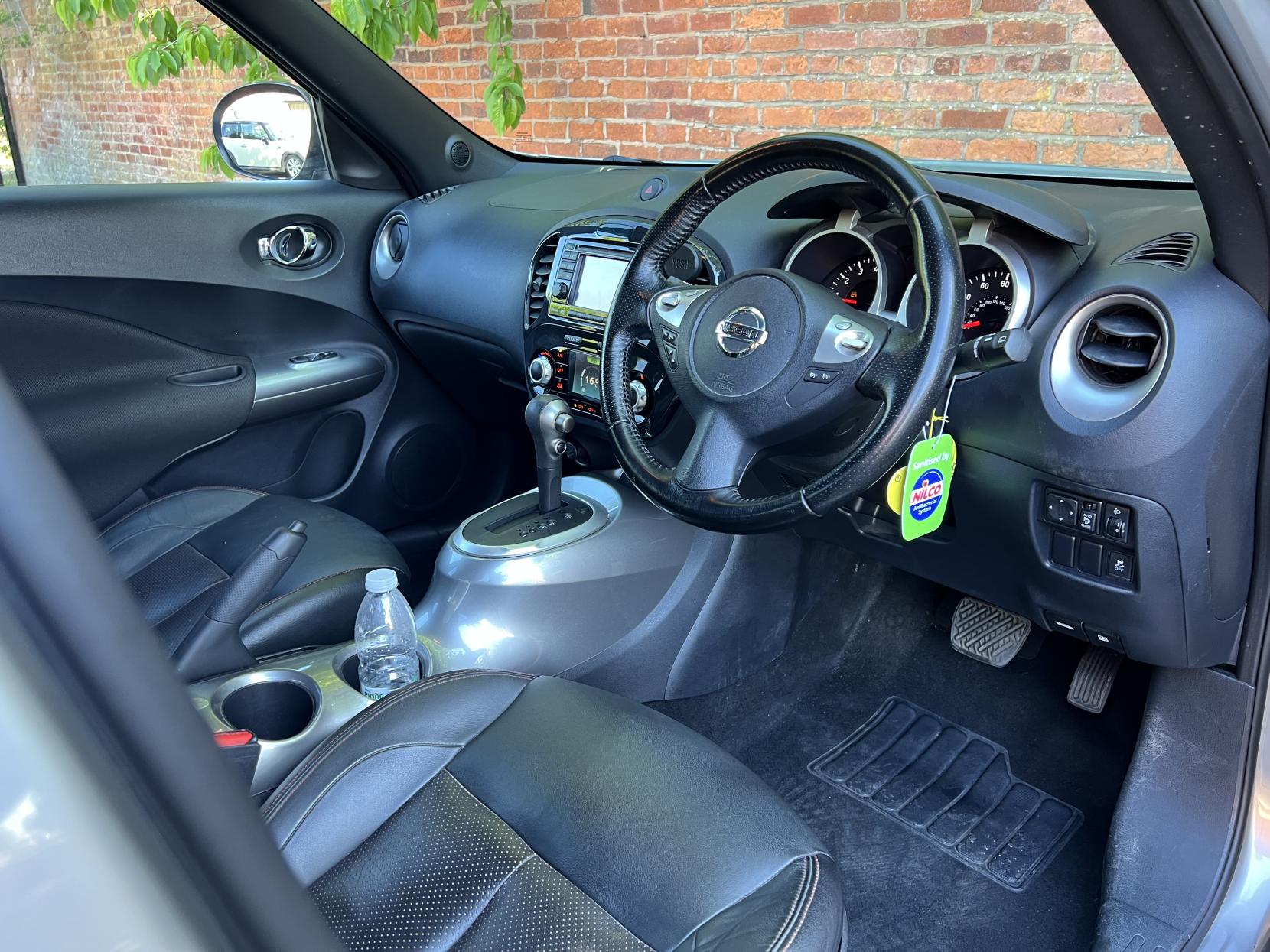 Nissan Juke 1.6 Tekna SUV 5dr Petrol CVT Euro 5 (117 ps)