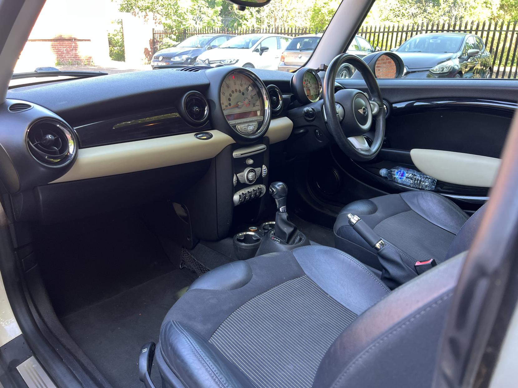MINI Hatch 1.6 Cooper Hatchback 3dr Petrol Steptronic Euro 4 (120 ps)