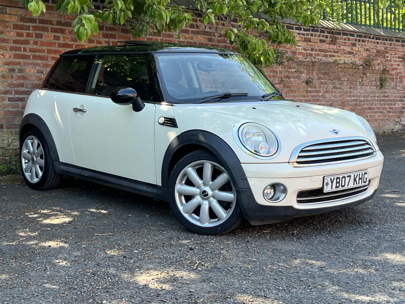 MINI Hatch 1.6 Cooper Hatchback 3dr Petrol Steptronic Euro 4 (120 ps)