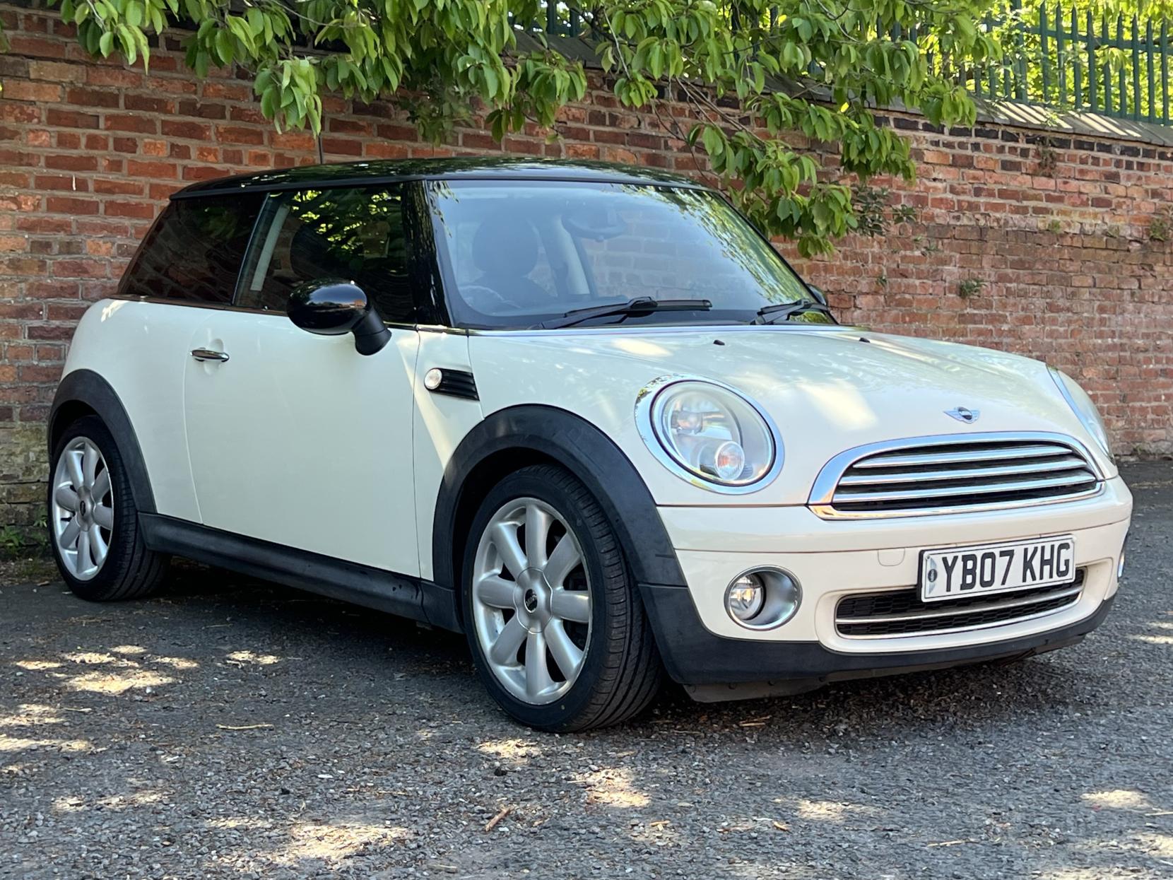 MINI Hatch 1.6 Cooper Hatchback 3dr Petrol Steptronic Euro 4 (120 ps)
