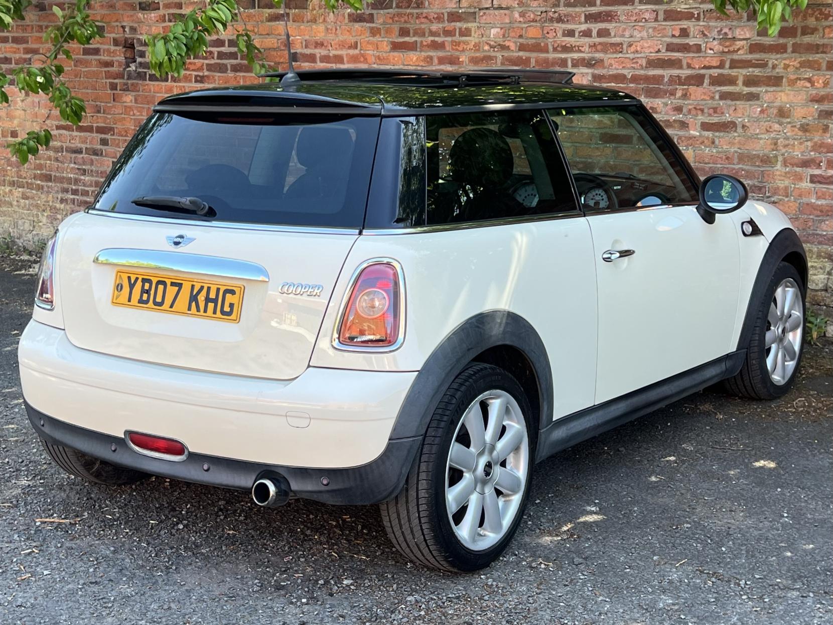 MINI Hatch 1.6 Cooper Hatchback 3dr Petrol Steptronic Euro 4 (120 ps)