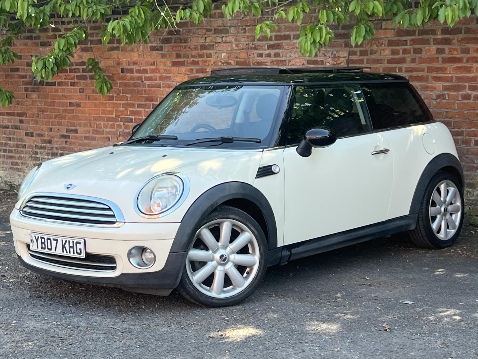 MINI Hatch 1.6 Cooper Hatchback 3dr Petrol Steptronic Euro 4 (120 ps)