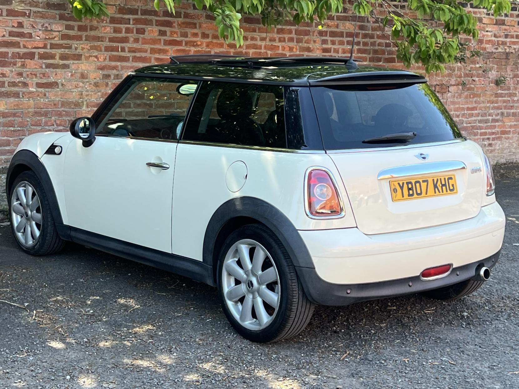 MINI Hatch 1.6 Cooper Hatchback 3dr Petrol Steptronic Euro 4 (120 ps)