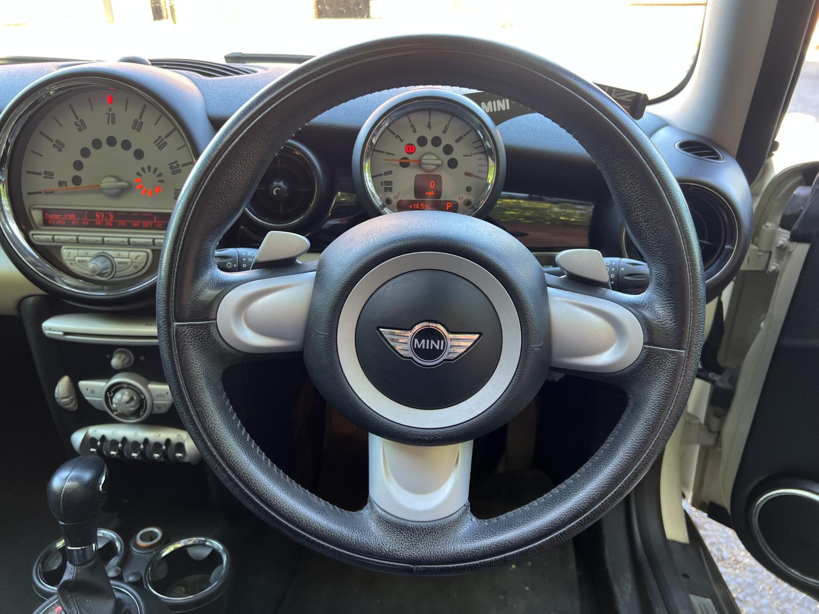 MINI Hatch 1.6 Cooper Hatchback 3dr Petrol Steptronic Euro 4 (120 ps)