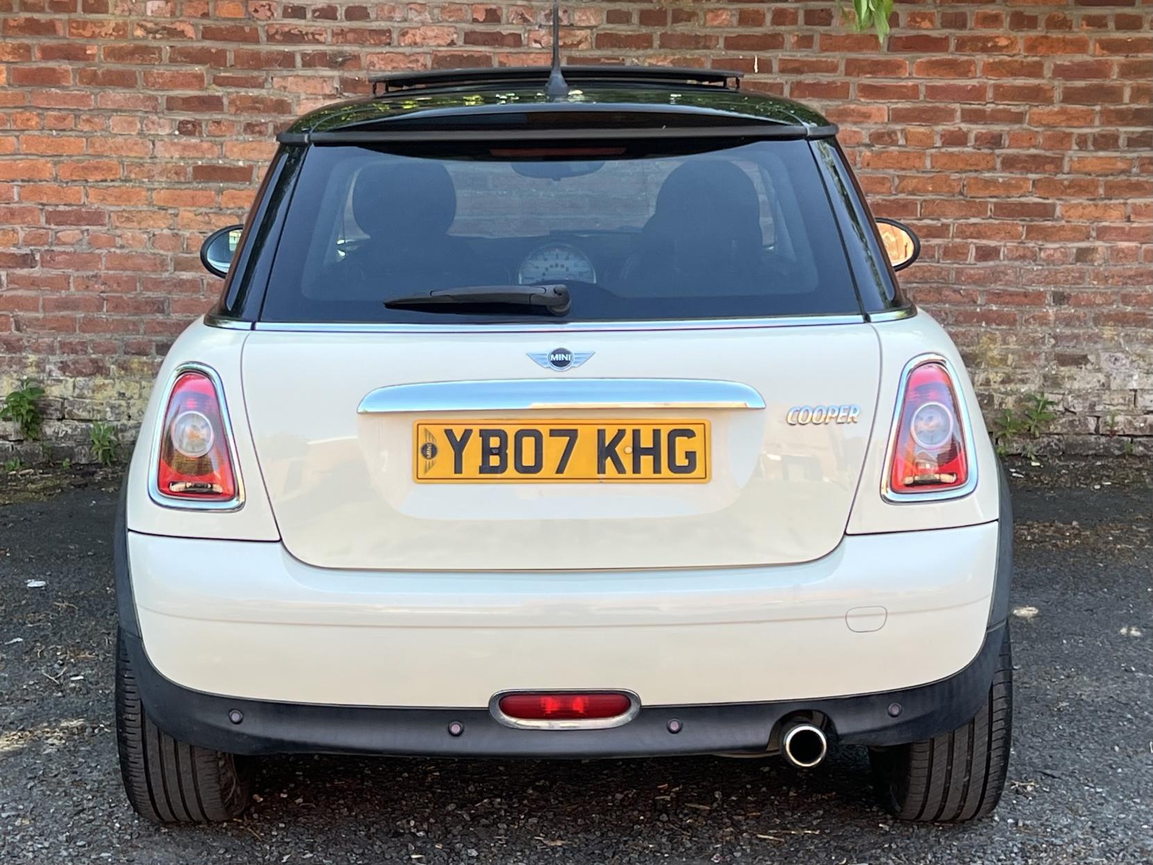 MINI Hatch 1.6 Cooper Hatchback 3dr Petrol Steptronic Euro 4 (120 ps)