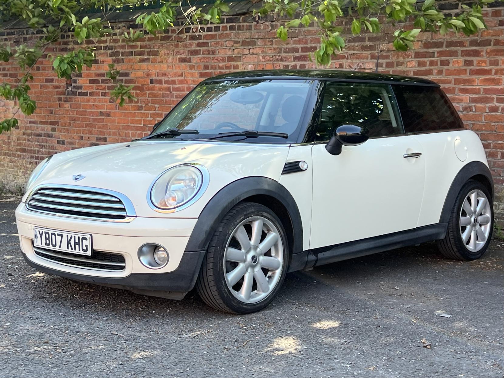 MINI Hatch 1.6 Cooper Hatchback 3dr Petrol Steptronic Euro 4 (120 ps)