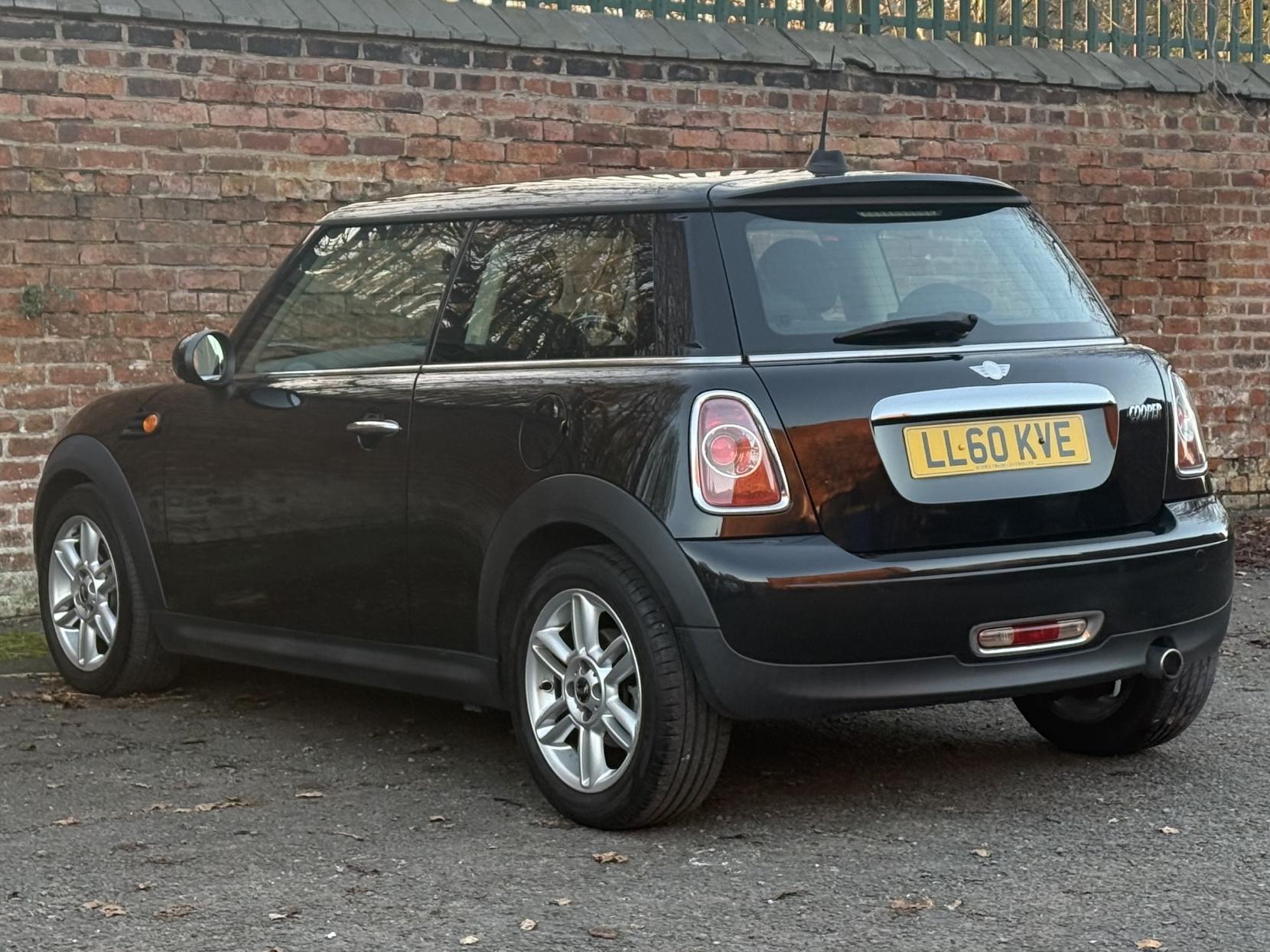 MINI Hatch 1.6 Cooper Hatchback 3dr Petrol Steptronic Euro 5 (122 ps)