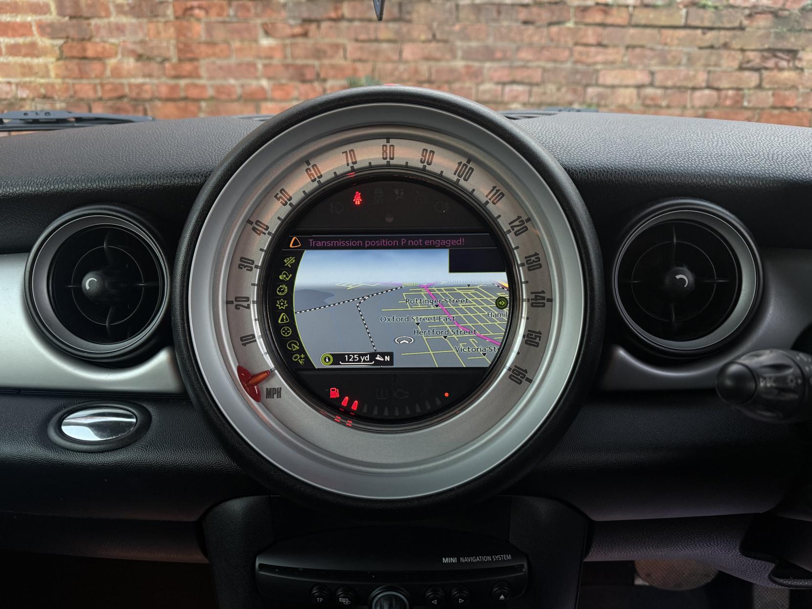 MINI Hatch 1.6 Cooper Hatchback 3dr Petrol Steptronic Euro 5 (122 ps)