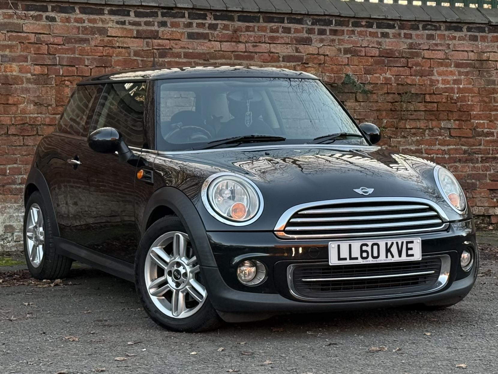 MINI Hatch 1.6 Cooper Hatchback 3dr Petrol Steptronic Euro 5 (122 ps)