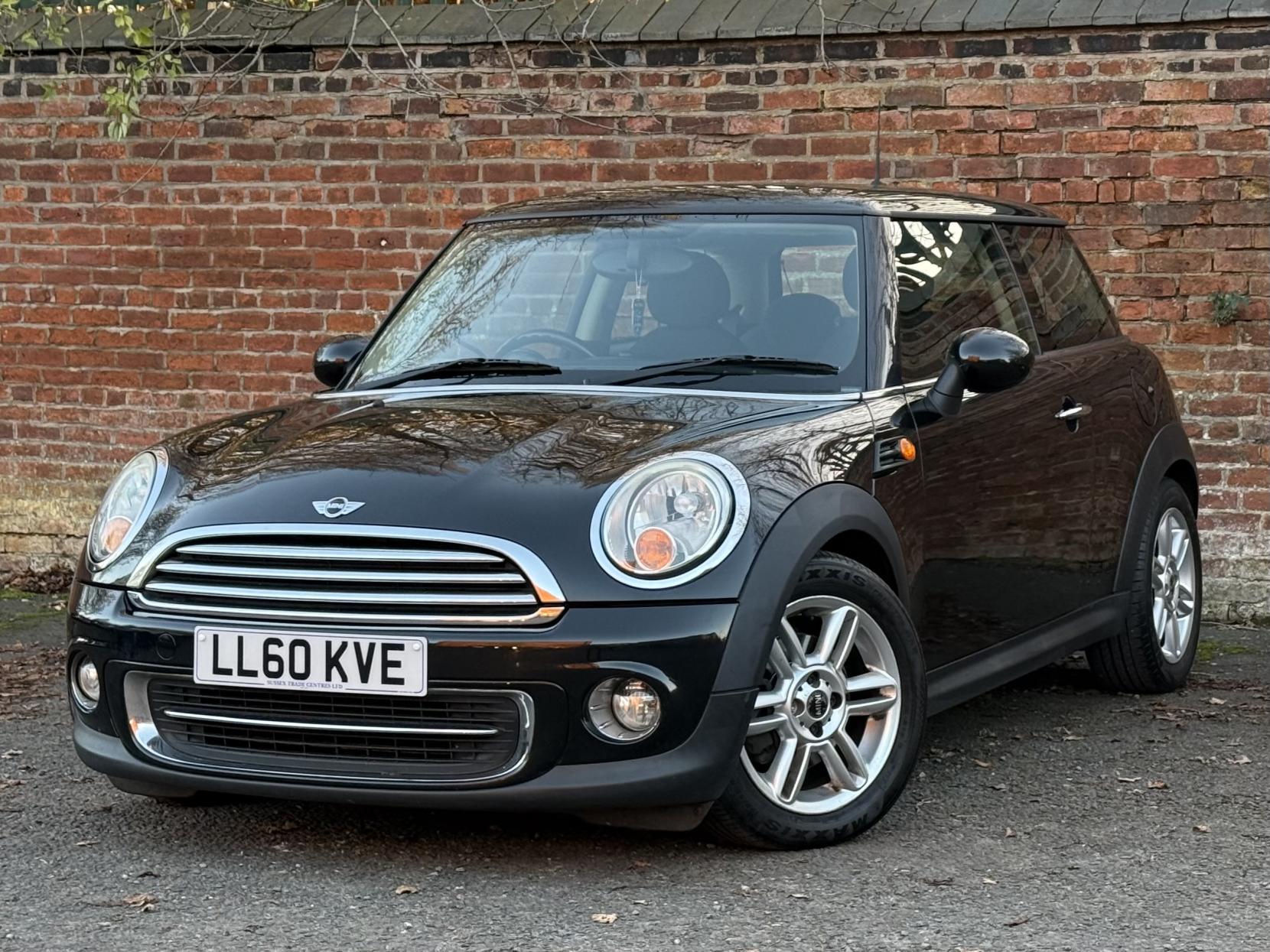 MINI Hatch 1.6 Cooper Hatchback 3dr Petrol Steptronic Euro 5 (122 ps)