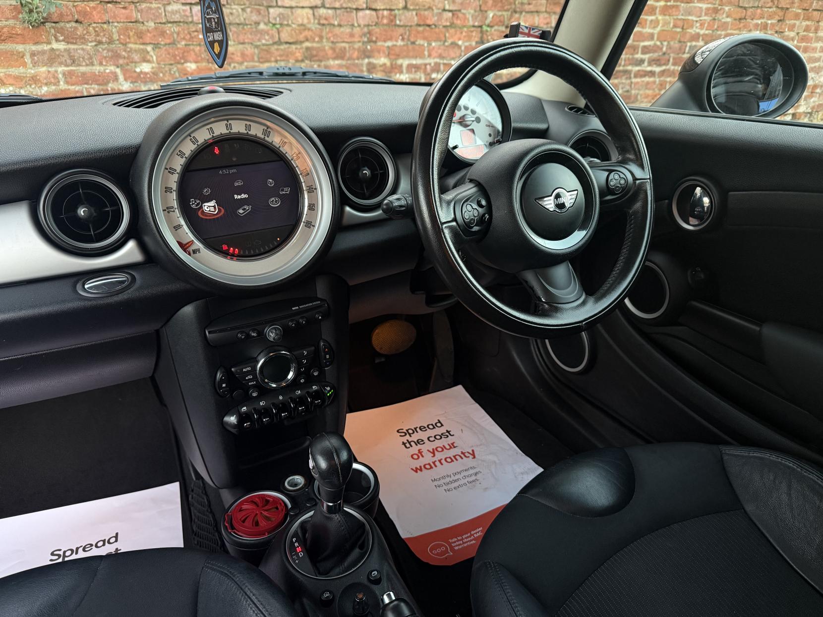 MINI Hatch 1.6 Cooper Hatchback 3dr Petrol Steptronic Euro 5 (122 ps)