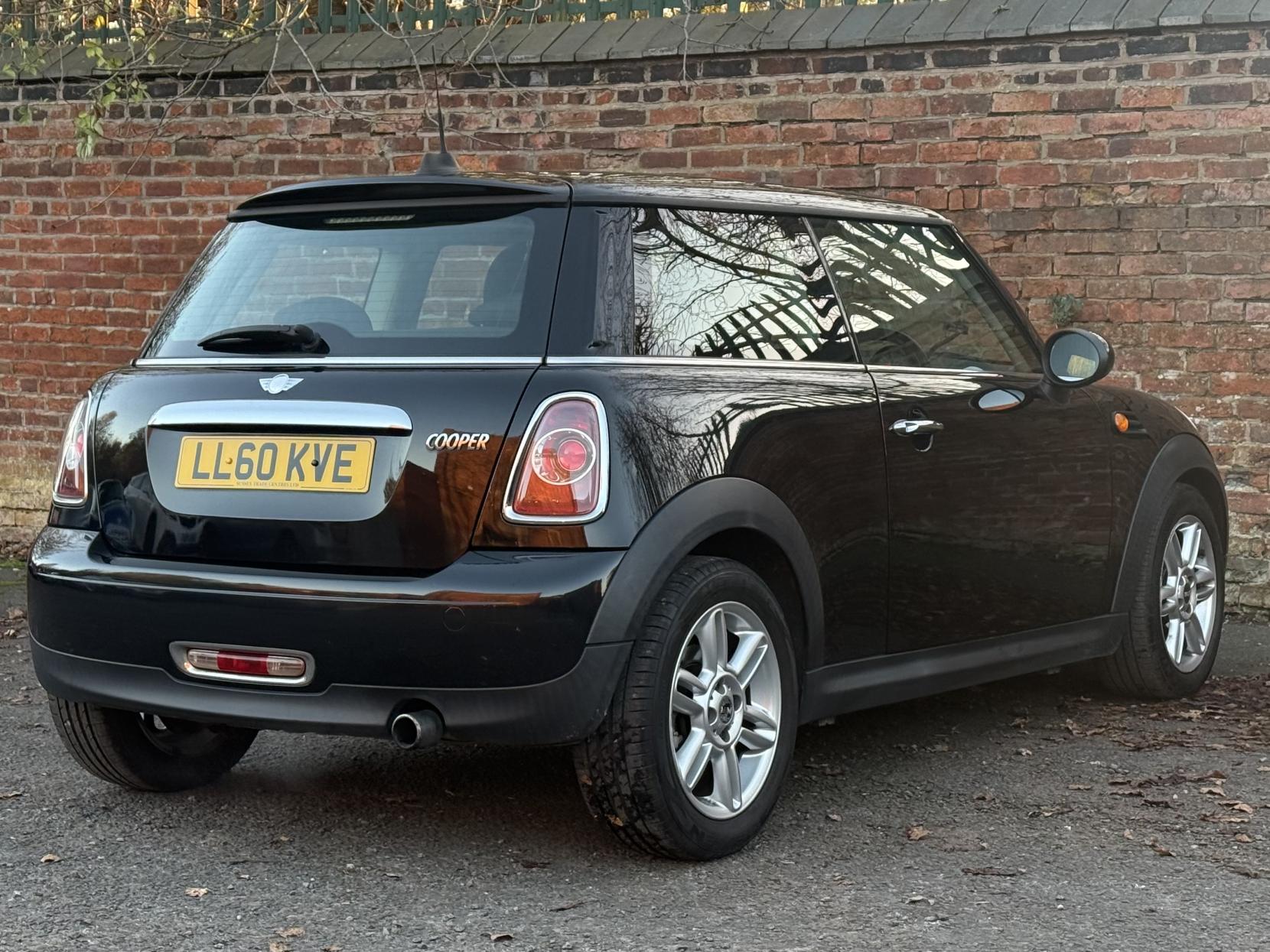 MINI Hatch 1.6 Cooper Hatchback 3dr Petrol Steptronic Euro 5 (122 ps)
