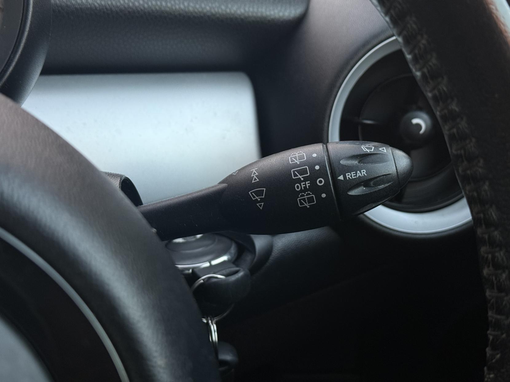 MINI Hatch 1.6 Cooper Hatchback 3dr Petrol Steptronic Euro 5 (122 ps)