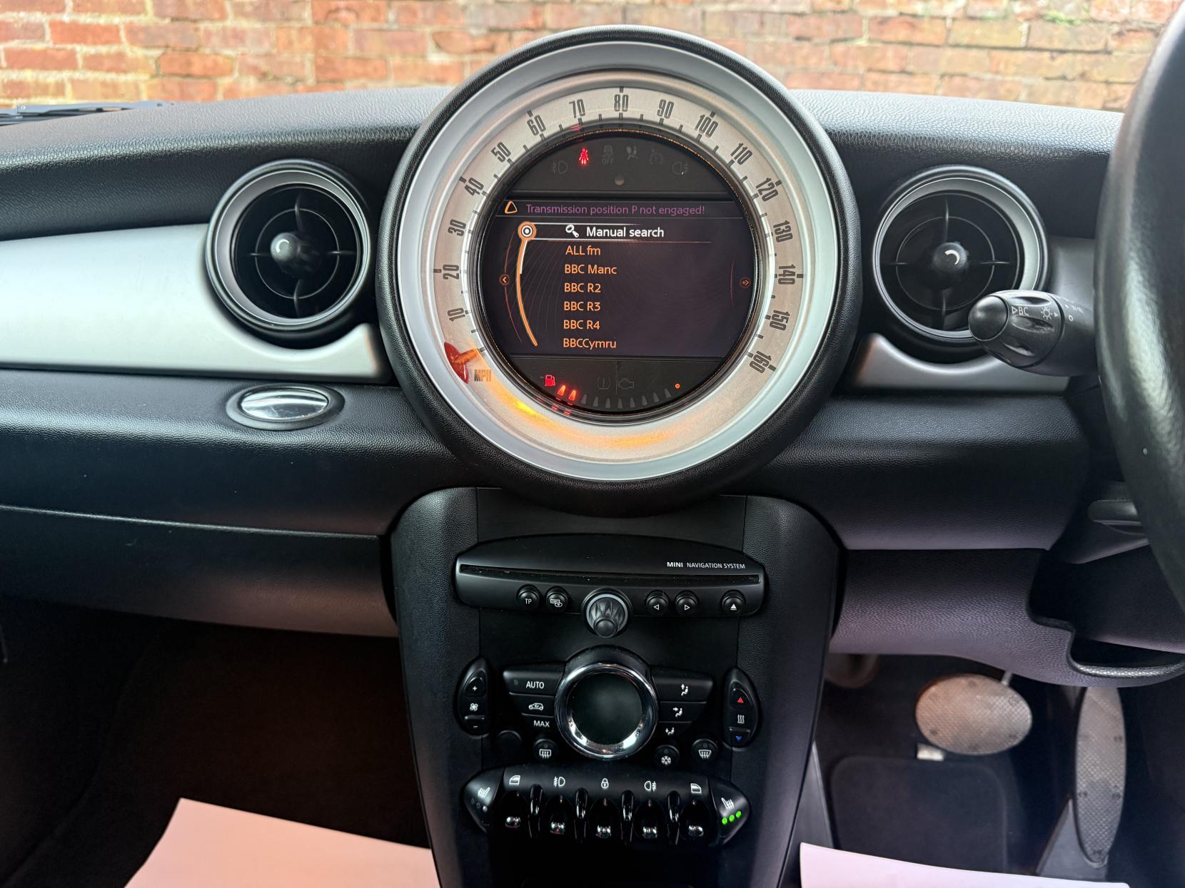 MINI Hatch 1.6 Cooper Hatchback 3dr Petrol Steptronic Euro 5 (122 ps)