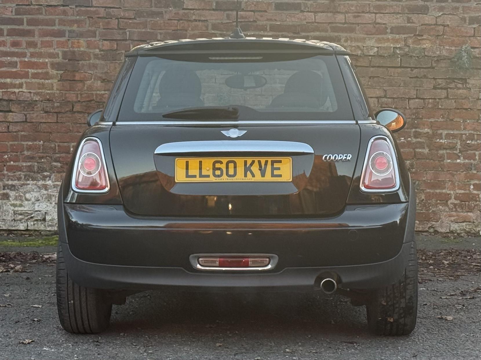 MINI Hatch 1.6 Cooper Hatchback 3dr Petrol Steptronic Euro 5 (122 ps)