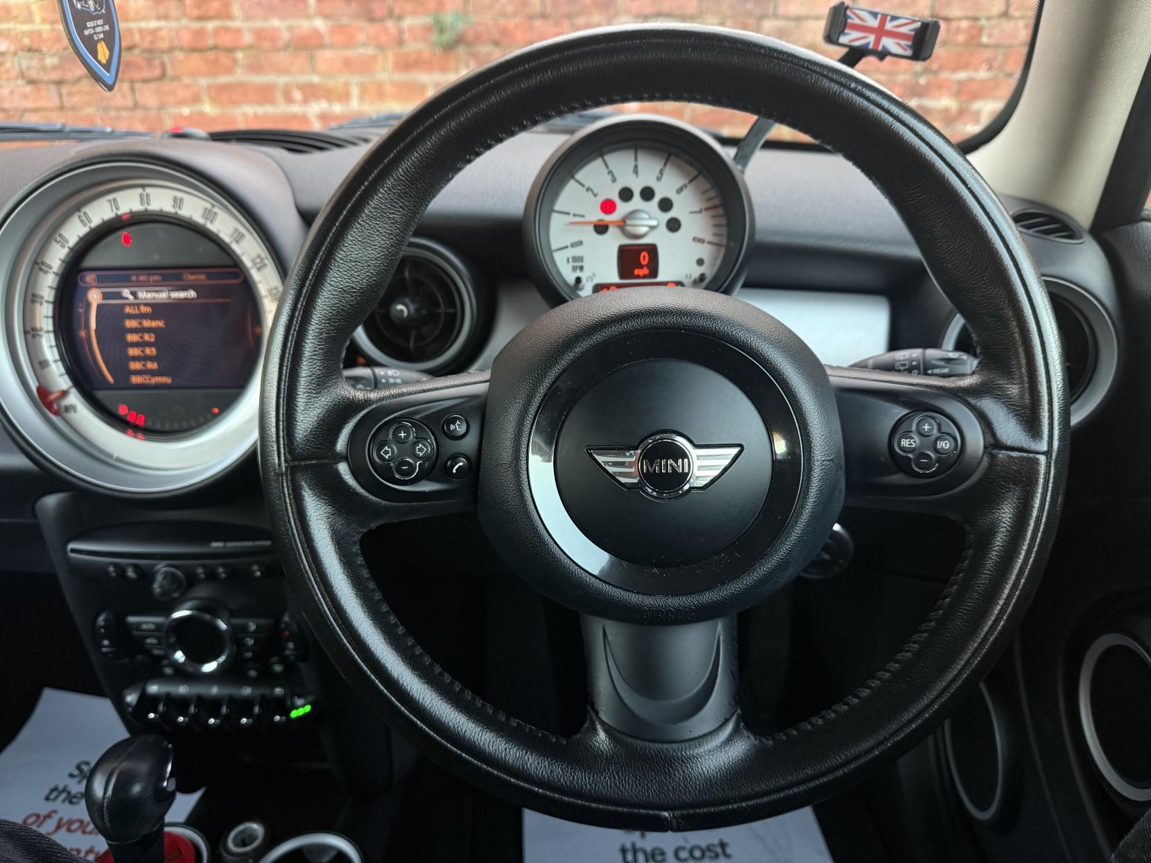 MINI Hatch 1.6 Cooper Hatchback 3dr Petrol Steptronic Euro 5 (122 ps)