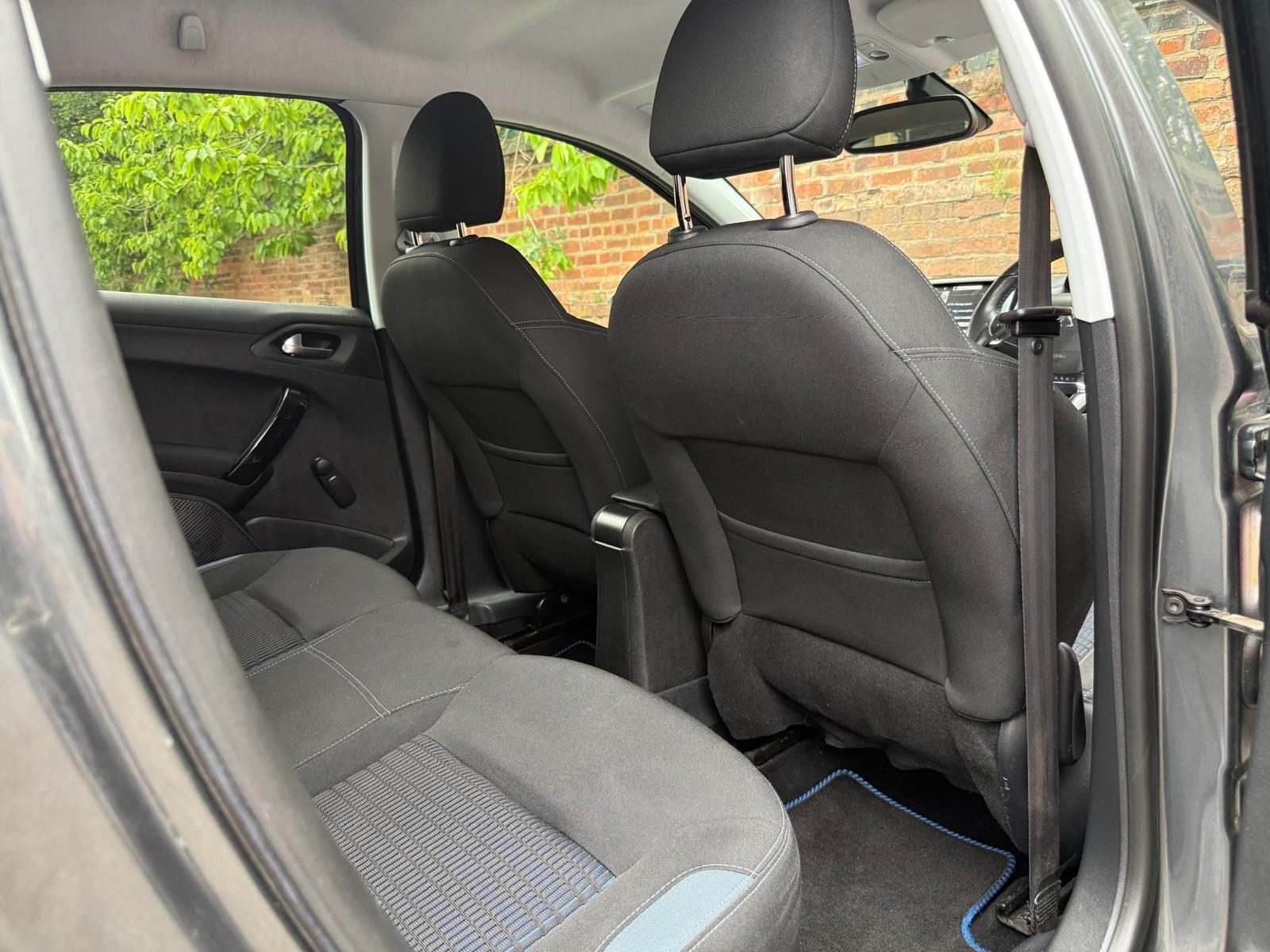 Peugeot 208 1.4 e-HDi Allure Hatchback 5dr Diesel EGC Euro 5 (s/s) (70 ps)