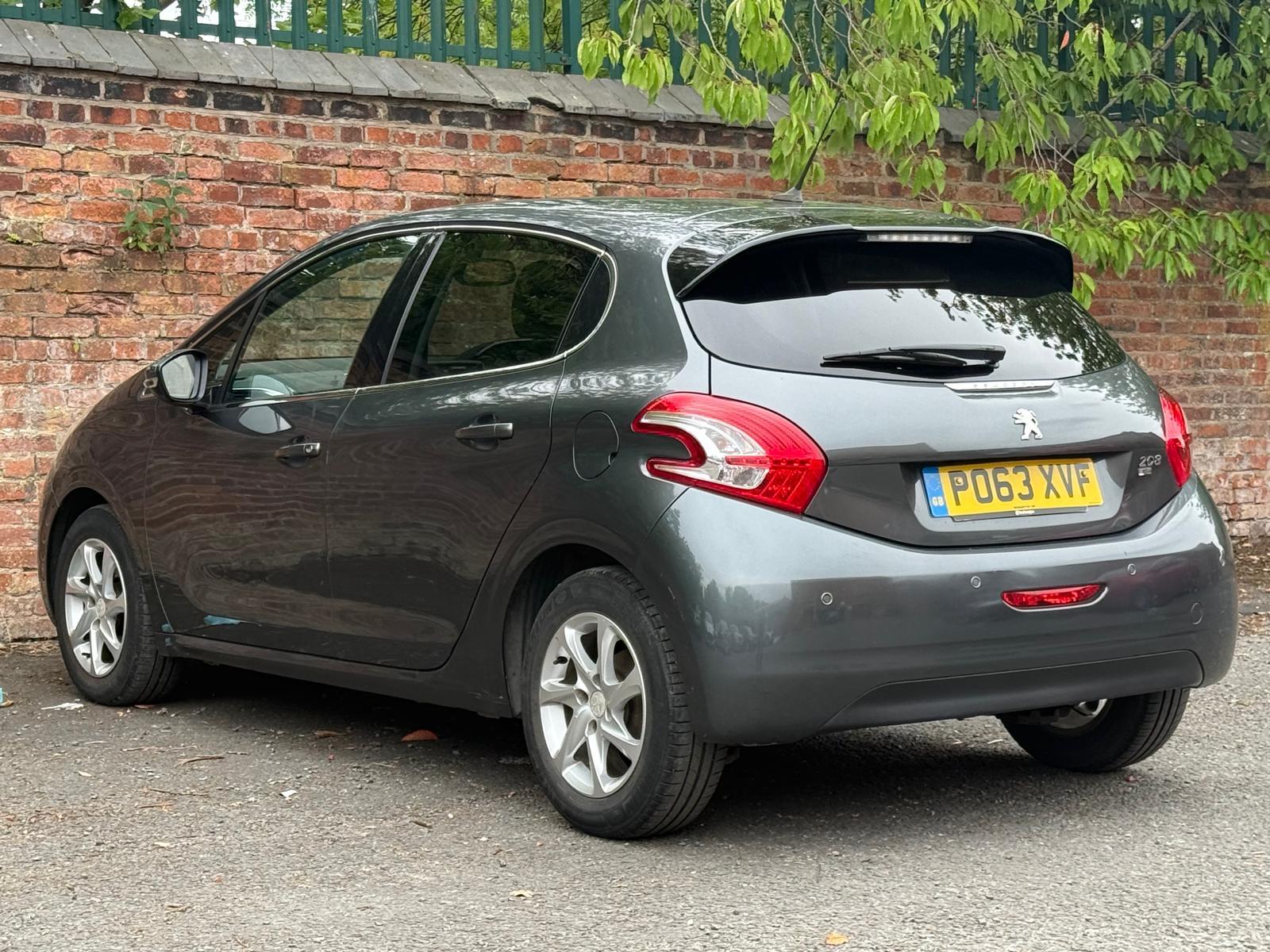 Peugeot 208 1.4 e-HDi Allure Hatchback 5dr Diesel EGC Euro 5 (s/s) (70 ps)