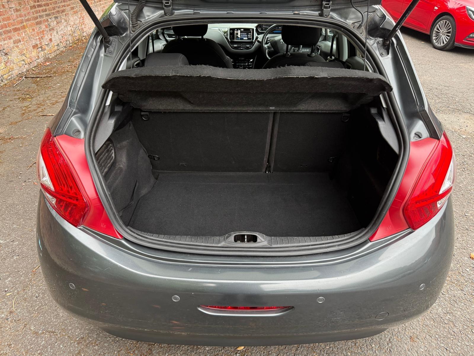 Peugeot 208 1.4 e-HDi Allure Hatchback 5dr Diesel EGC Euro 5 (s/s) (70 ps)