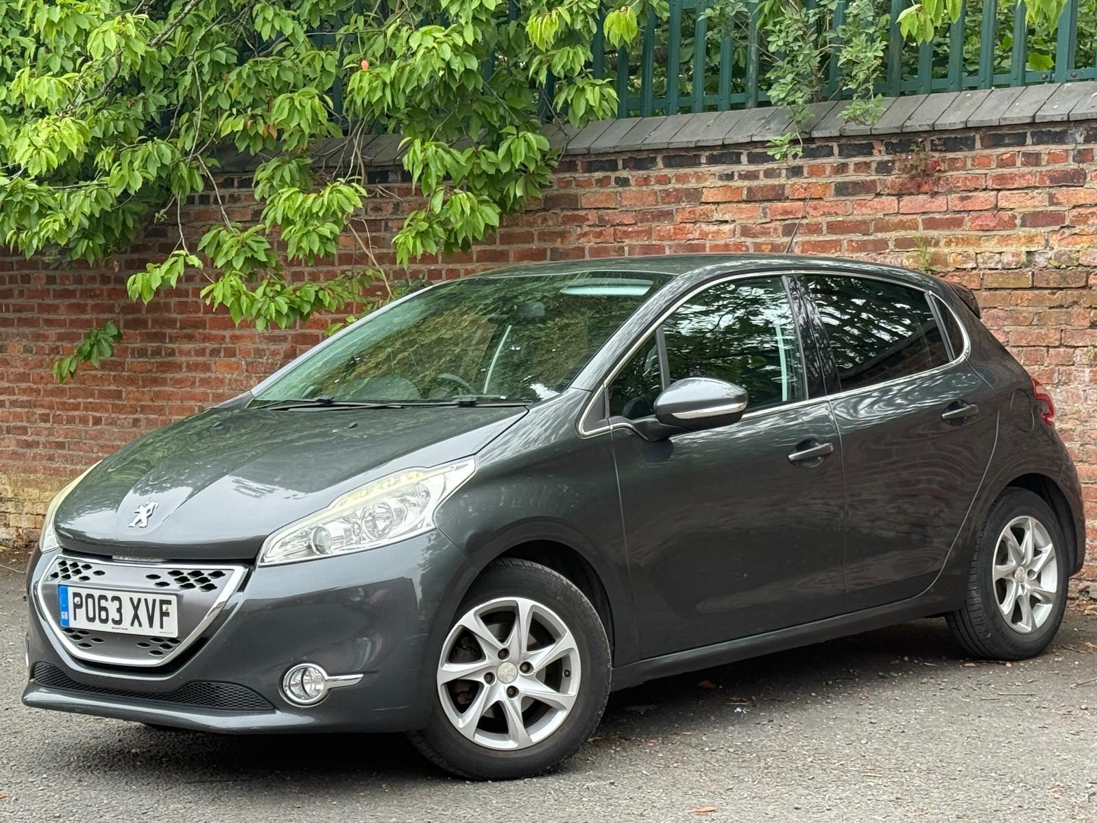 Peugeot 208 1.4 e-HDi Allure Hatchback 5dr Diesel EGC Euro 5 (s/s) (70 ps)