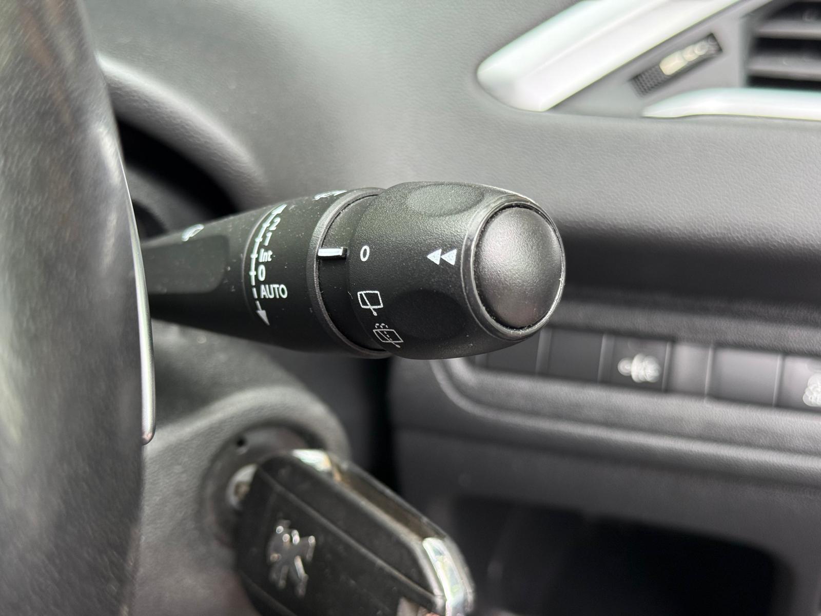 Peugeot 208 1.4 e-HDi Allure Hatchback 5dr Diesel EGC Euro 5 (s/s) (70 ps)