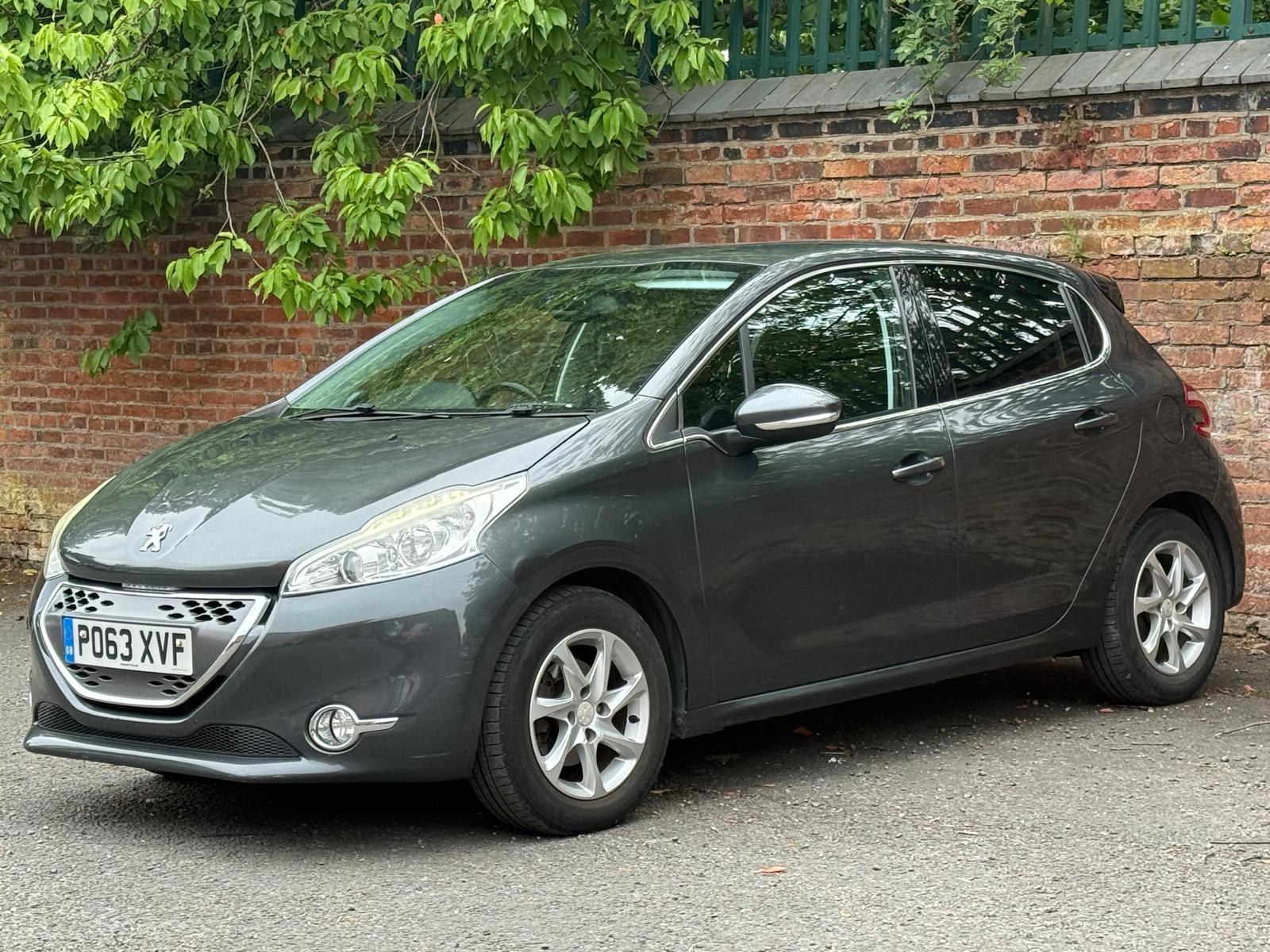 Peugeot 208 1.4 e-HDi Allure Hatchback 5dr Diesel EGC Euro 5 (s/s) (70 ps)