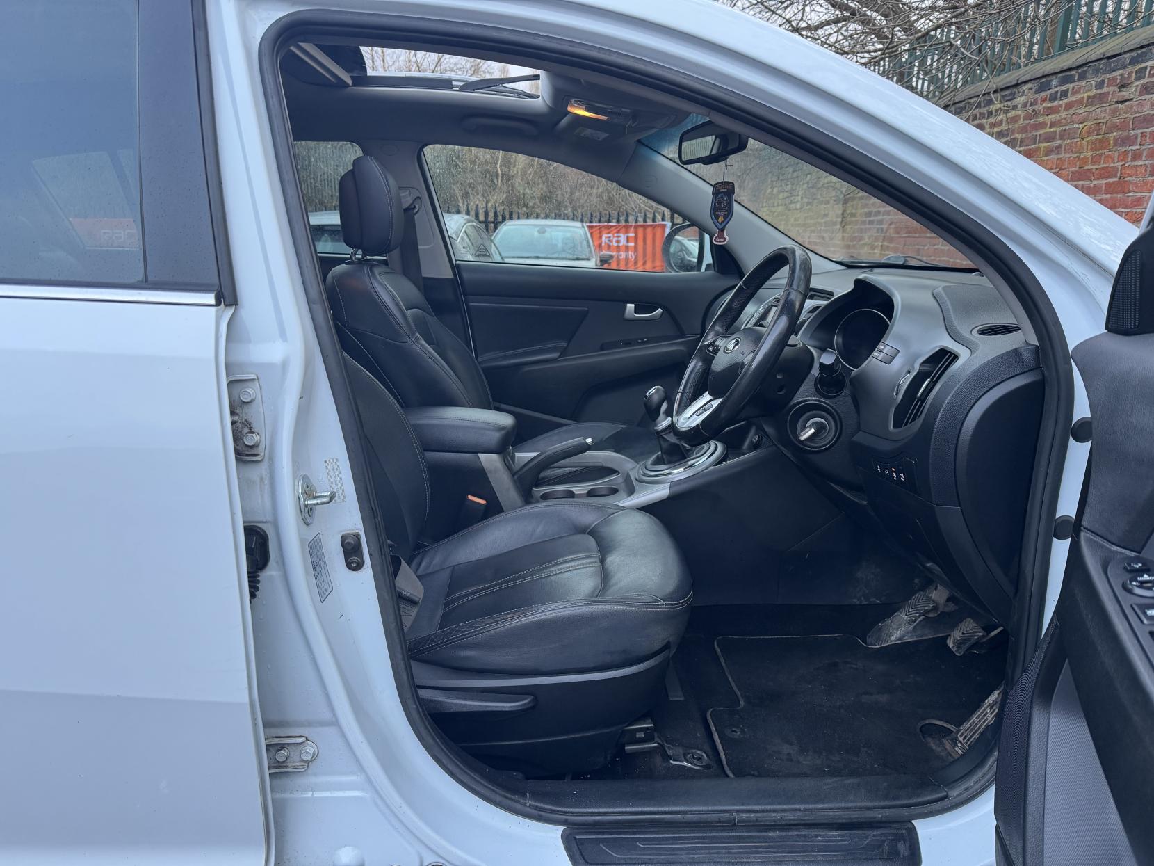 Kia Sportage 1.7 CRDi EcoDynamics 3 SUV 5dr Diesel Manual 2WD Euro 5 (s/s) (114 bhp)