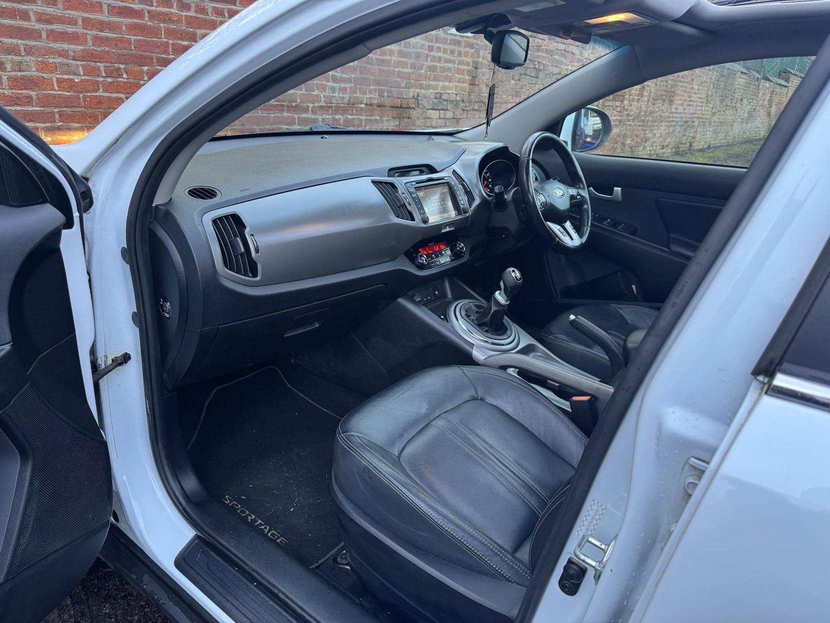 Kia Sportage 1.7 CRDi EcoDynamics 3 SUV 5dr Diesel Manual 2WD Euro 5 (s/s) (114 bhp)