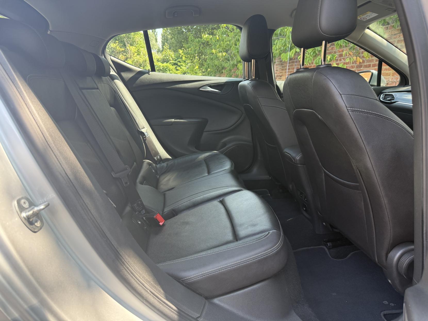 Vauxhall Astra 1.6 CDTi BlueInjection Elite Nav Hatchback 5dr Diesel Auto Euro 6 (136 ps)