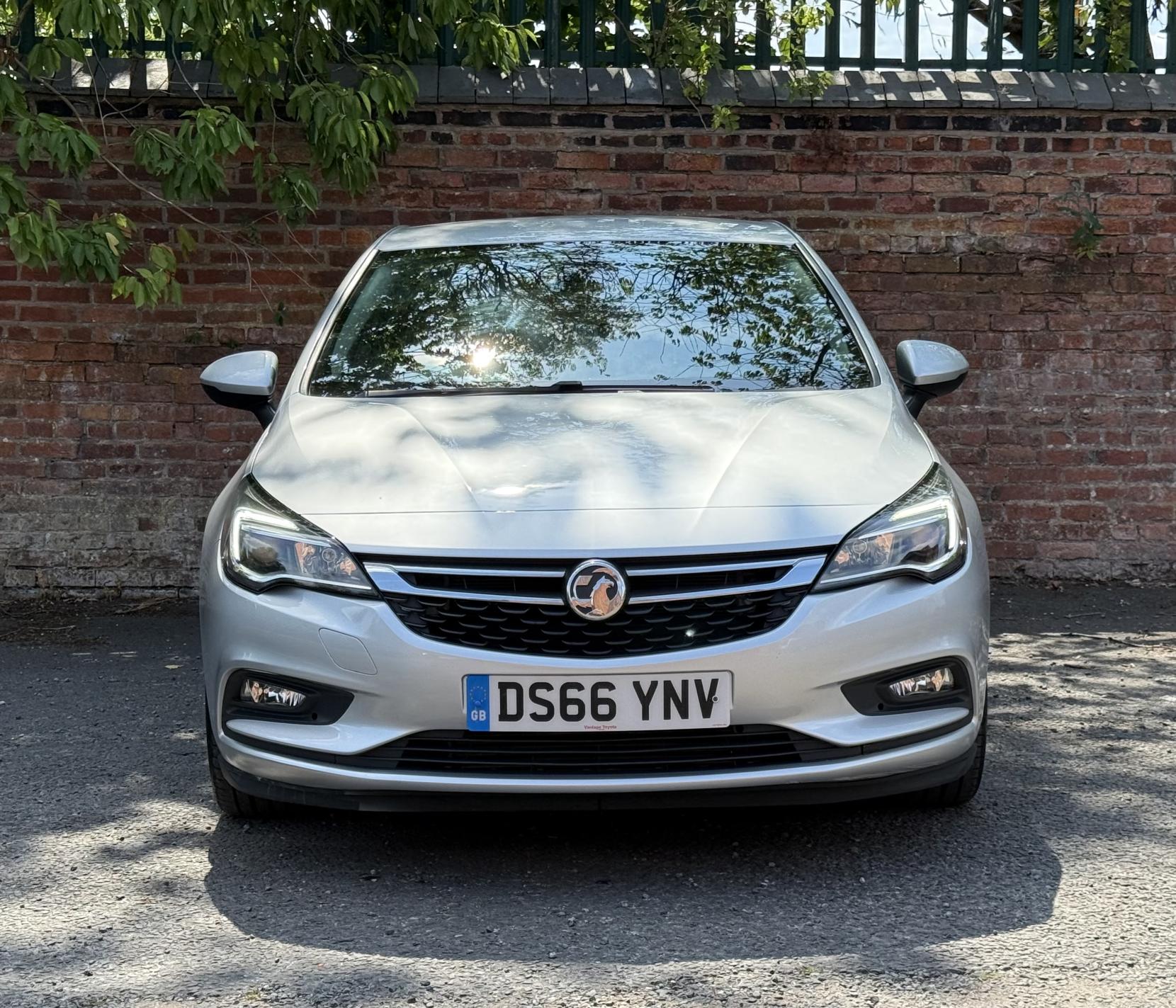 Vauxhall Astra 1.6 CDTi BlueInjection Elite Nav Hatchback 5dr Diesel Auto Euro 6 (136 ps)