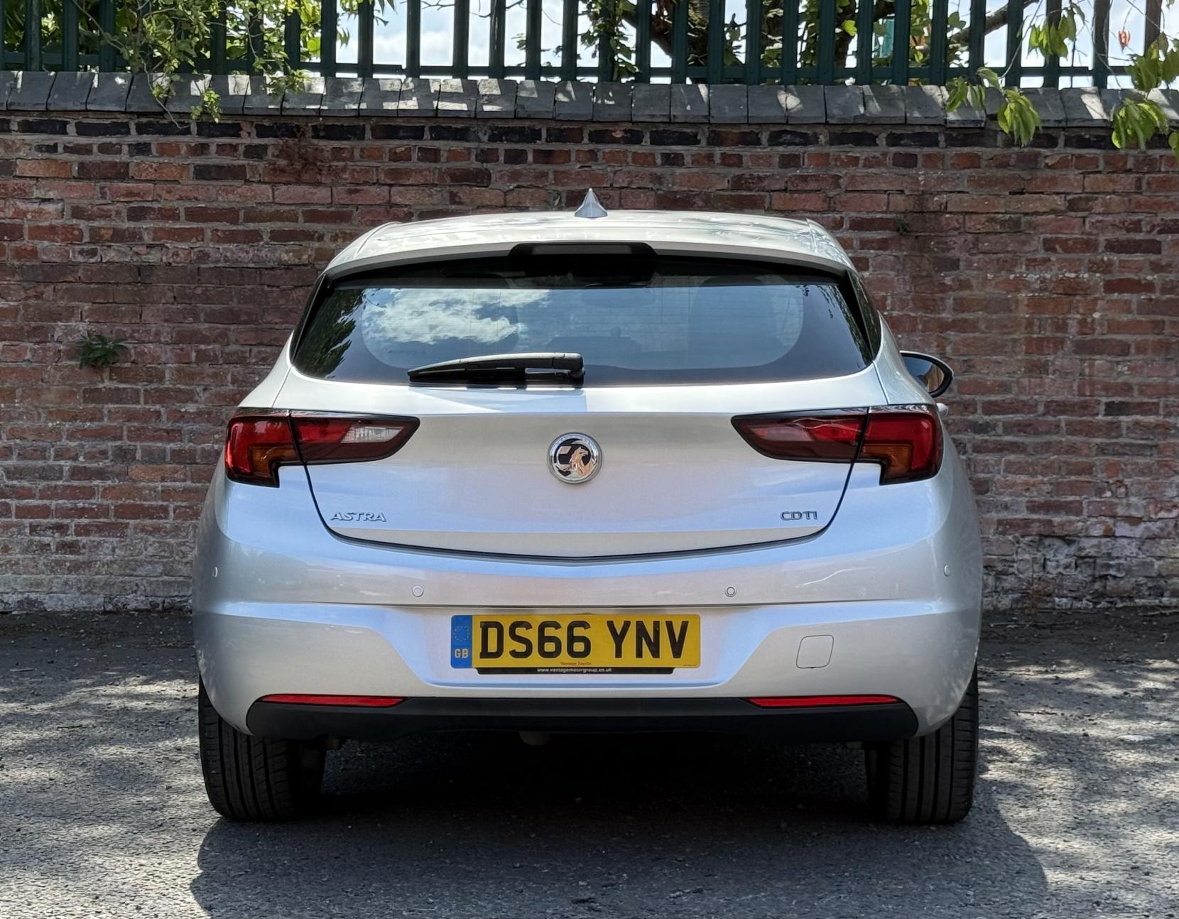 Vauxhall Astra 1.6 CDTi BlueInjection Elite Nav Hatchback 5dr Diesel Auto Euro 6 (136 ps)