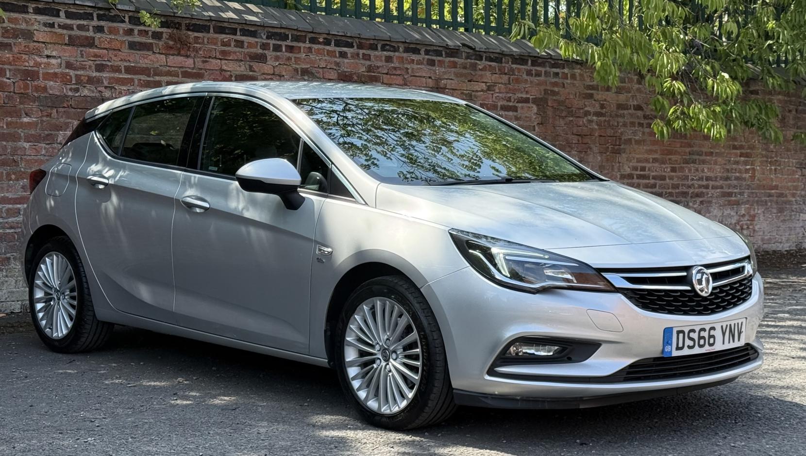 Vauxhall Astra 1.6 CDTi BlueInjection Elite Nav Hatchback 5dr Diesel Auto Euro 6 (136 ps)