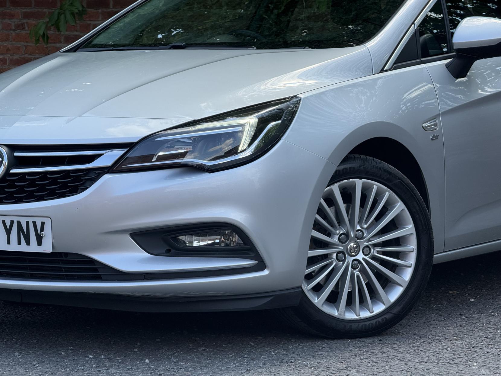 Vauxhall Astra 1.6 CDTi BlueInjection Elite Nav Hatchback 5dr Diesel Auto Euro 6 (136 ps)
