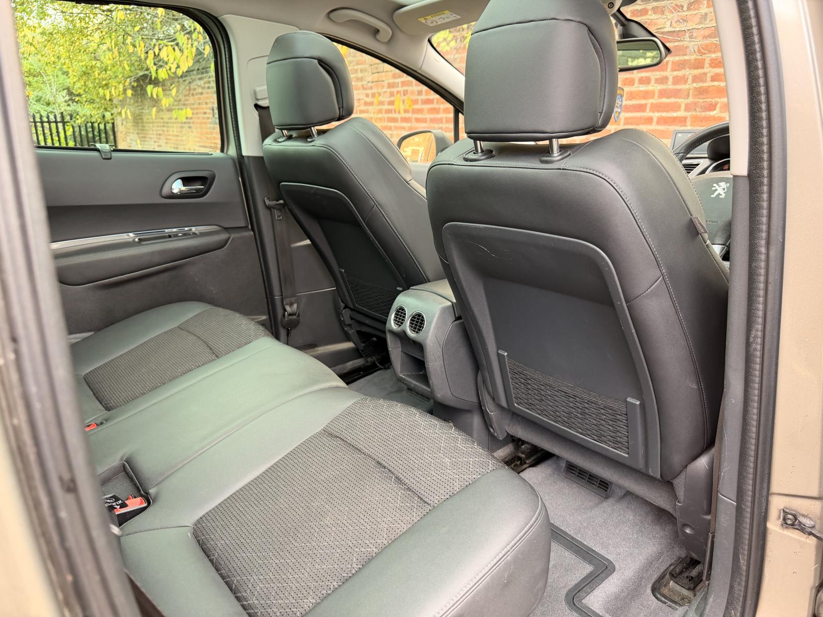 Peugeot 3008 1.6 BlueHDi Allure SUV 5dr Diesel ETG Euro 6 (s/s) (120 ps)