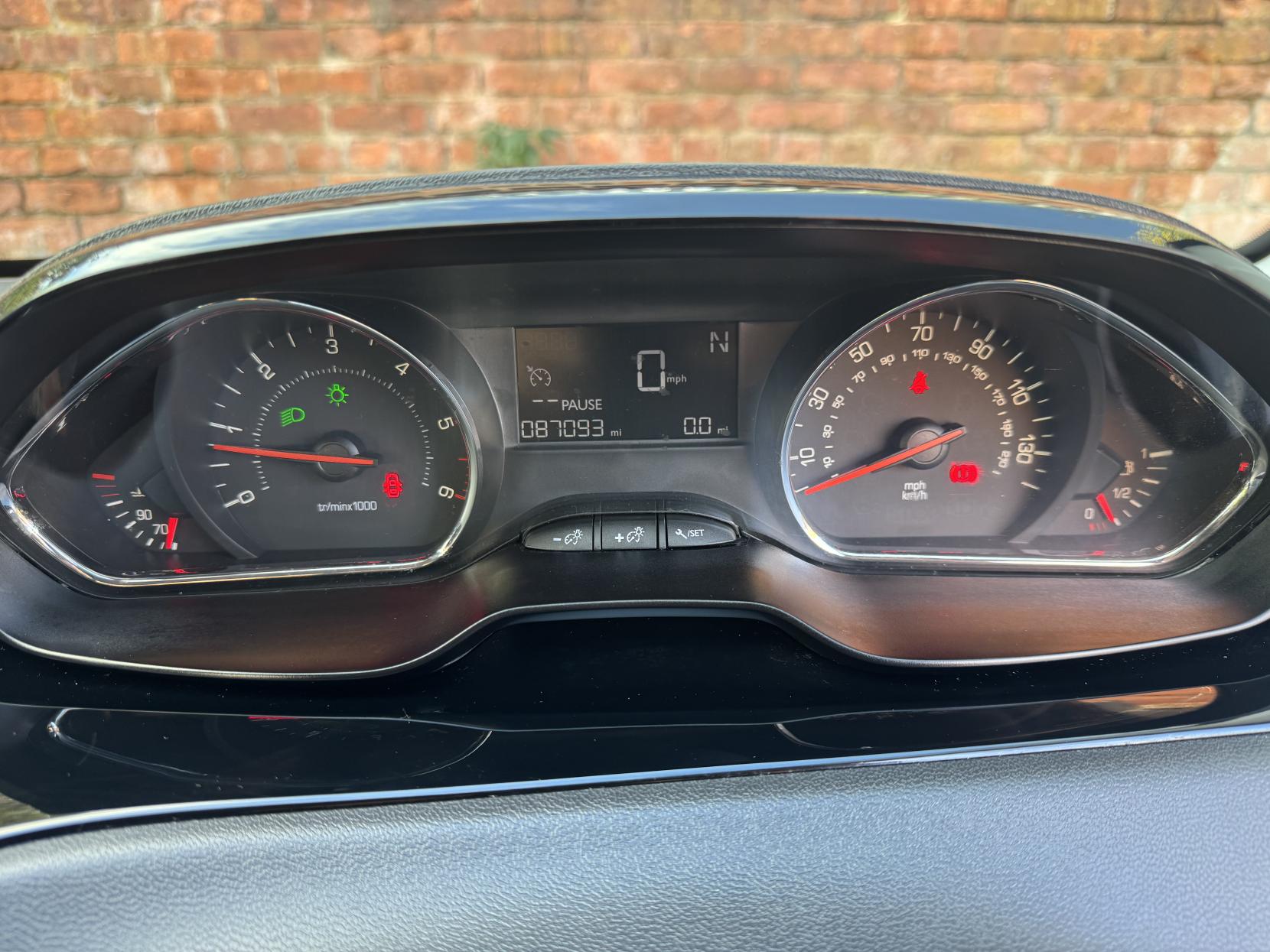 Peugeot 208 1.4 e-HDi Active Hatchback 5dr Diesel EGC Euro 5 (s/s) (70 ps)