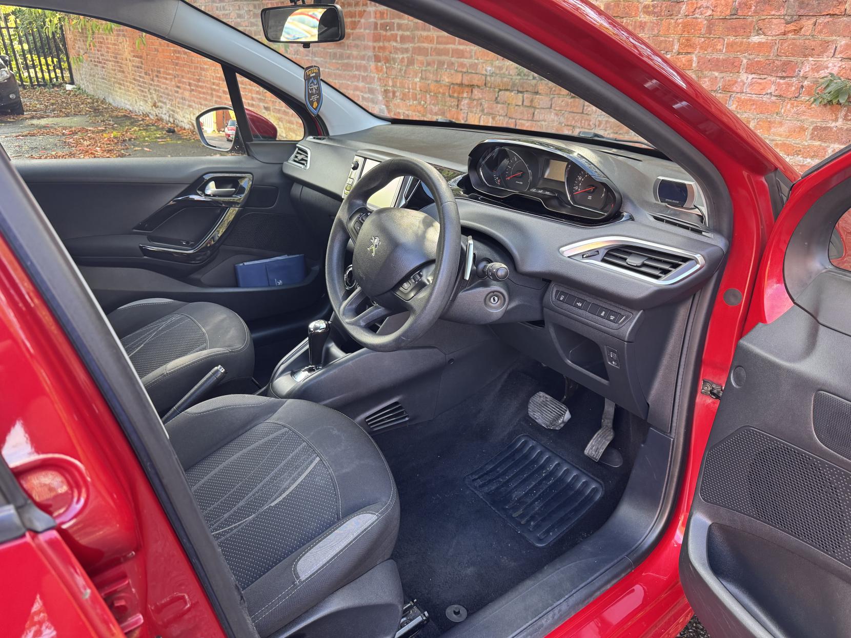Peugeot 208 1.4 e-HDi Active Hatchback 5dr Diesel EGC Euro 5 (s/s) (70 ps)
